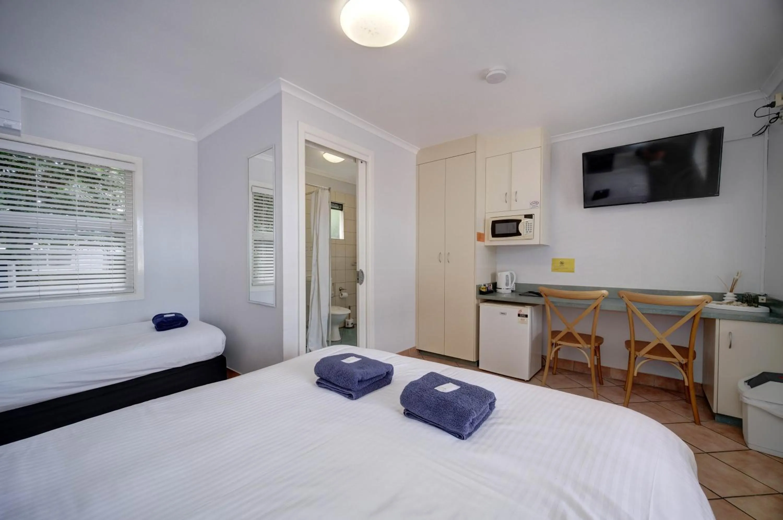 Bed in Bali Hi Motel