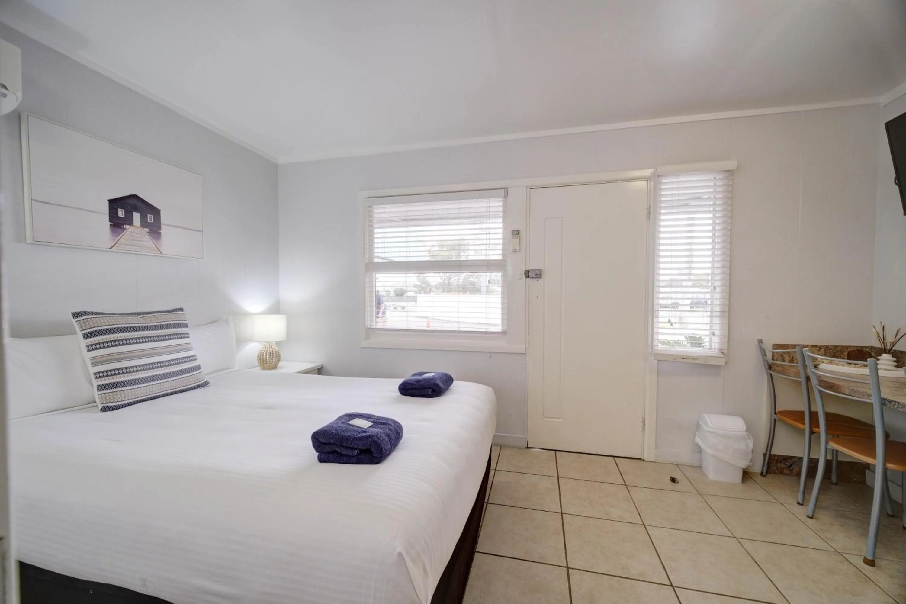 Bed in Bali Hi Motel