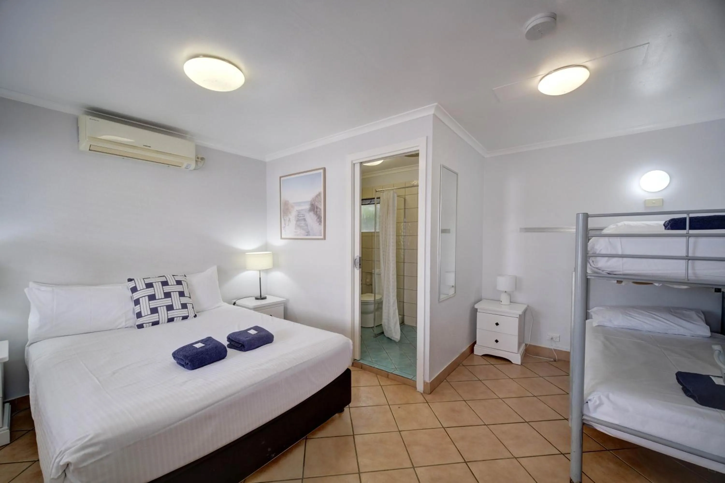 Bed in Bali Hi Motel