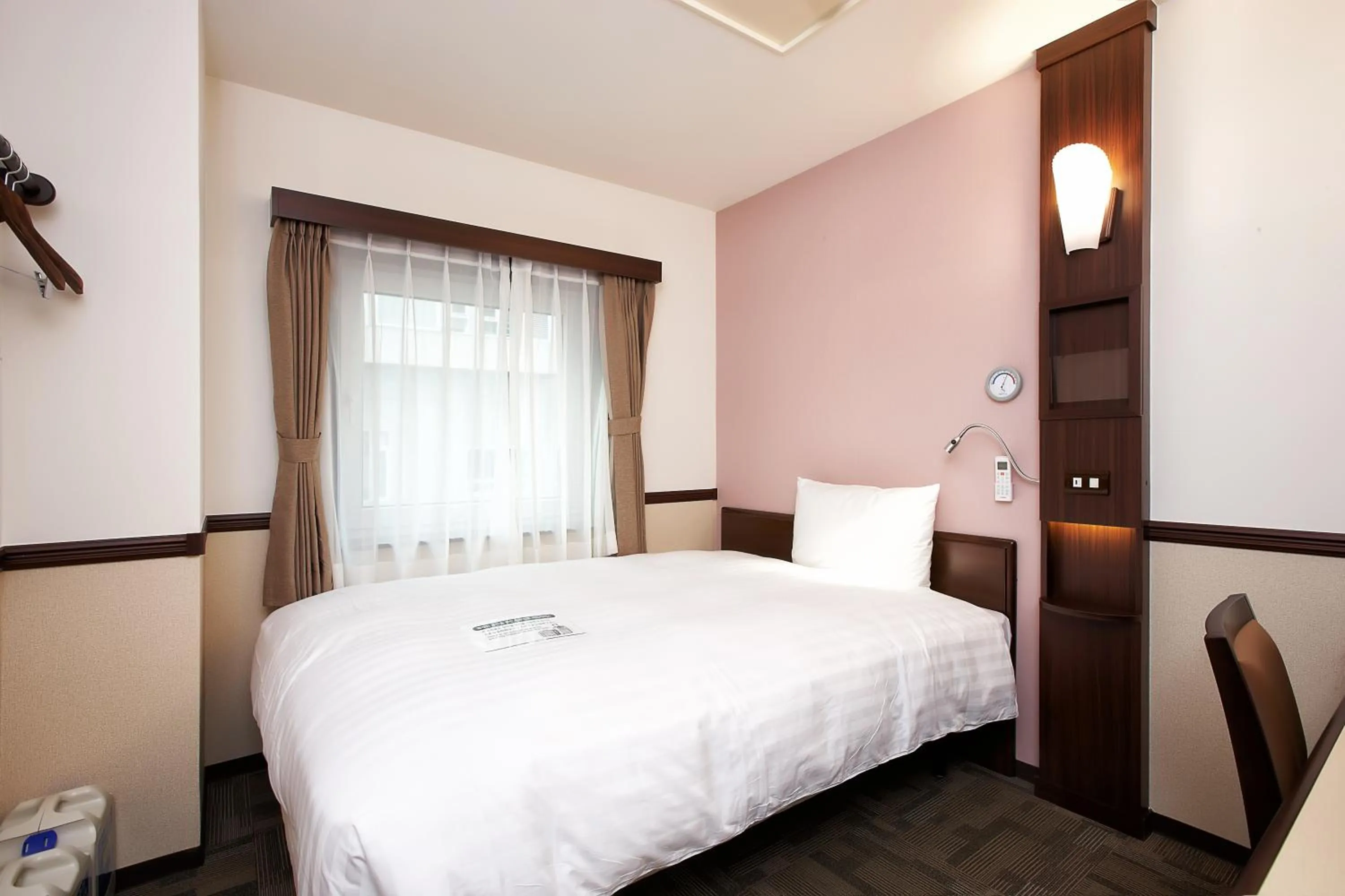 Photo of the whole room, Bed in Toyoko Inn Seoul Gangnam