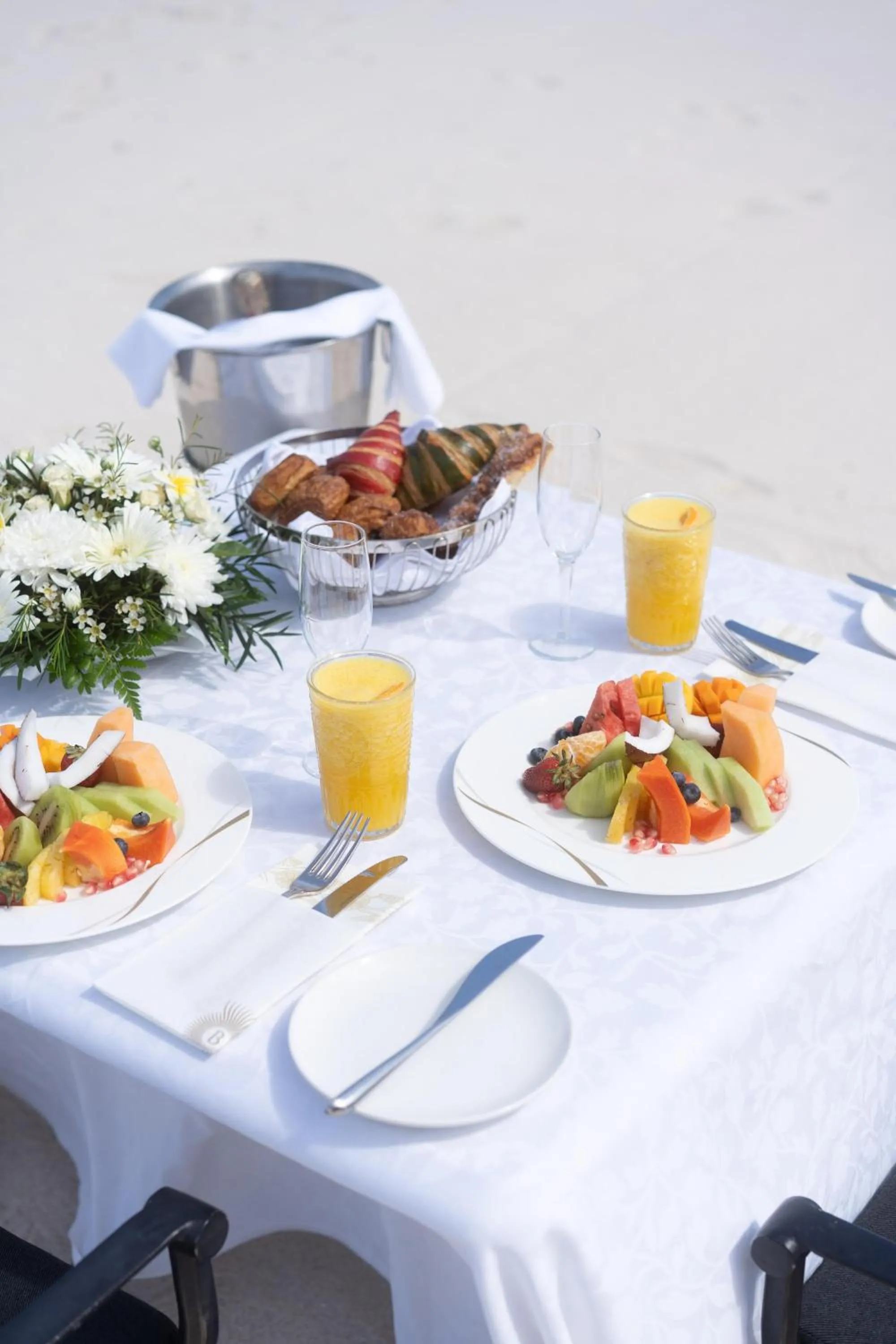 Food and drinks in Dinarobin Beachcomber Golf Resort & Spa