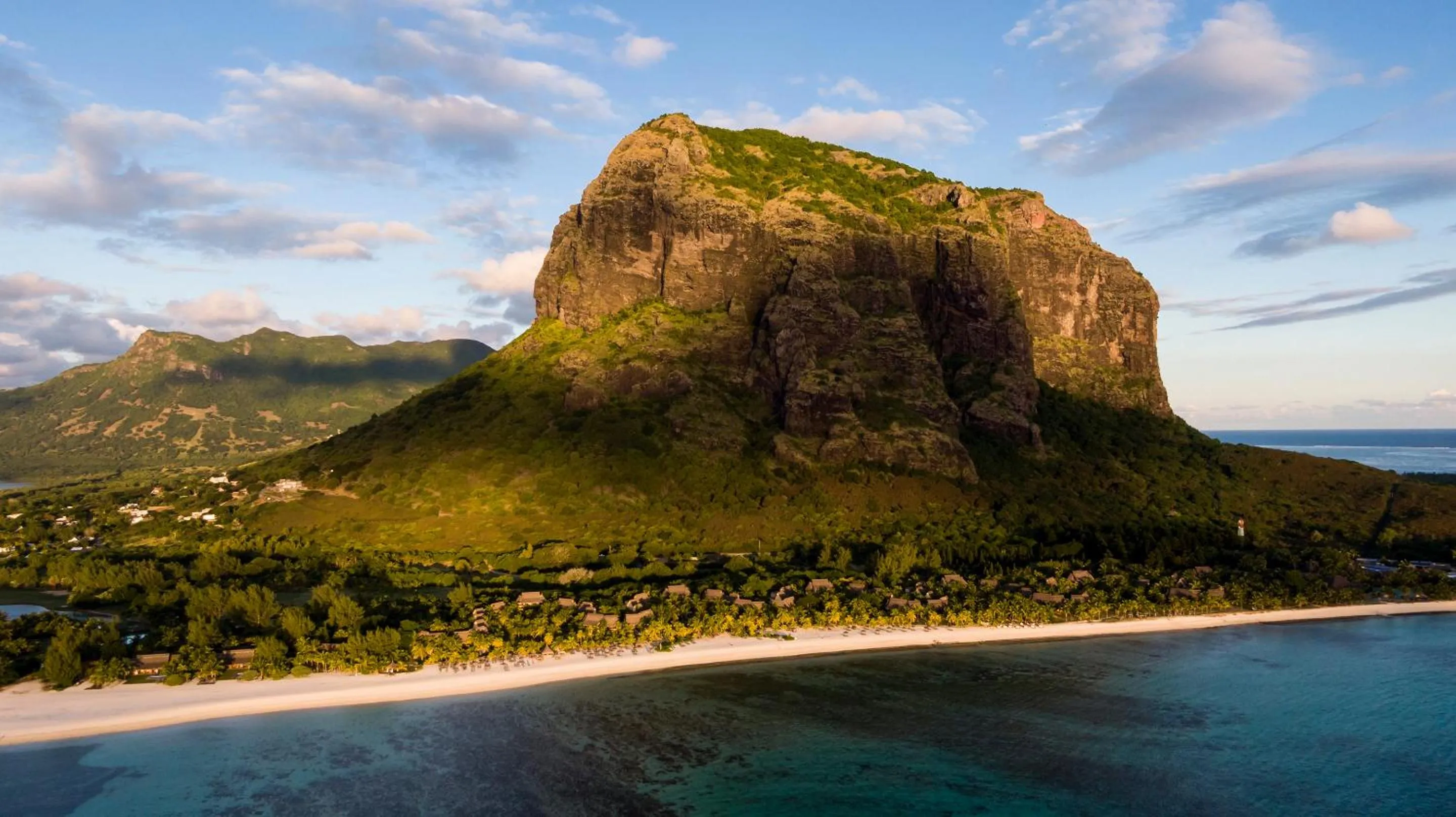 Mountain view in Dinarobin Beachcomber Golf Resort & Spa