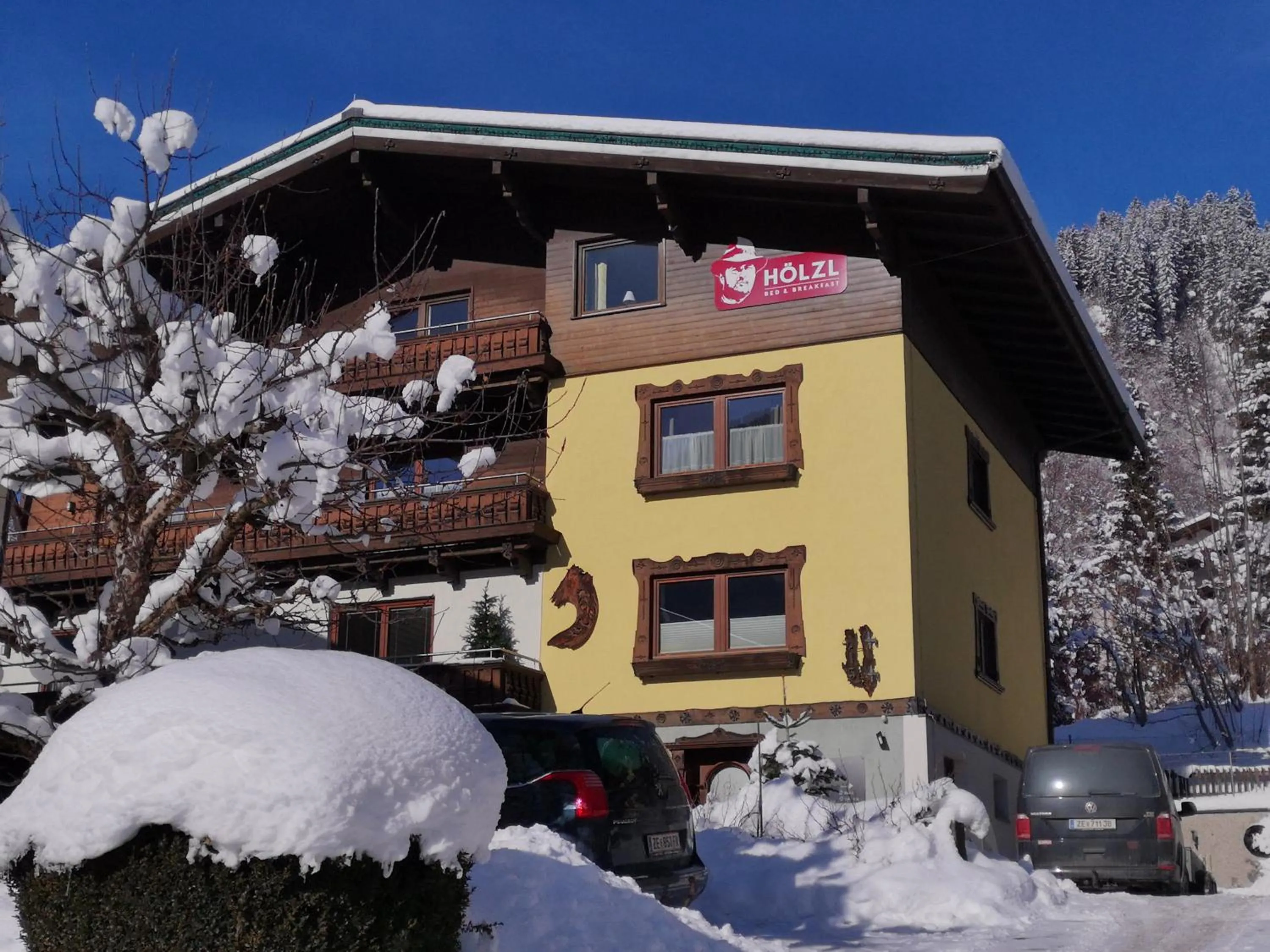 Property building in Hölzl Bed & Breakfast