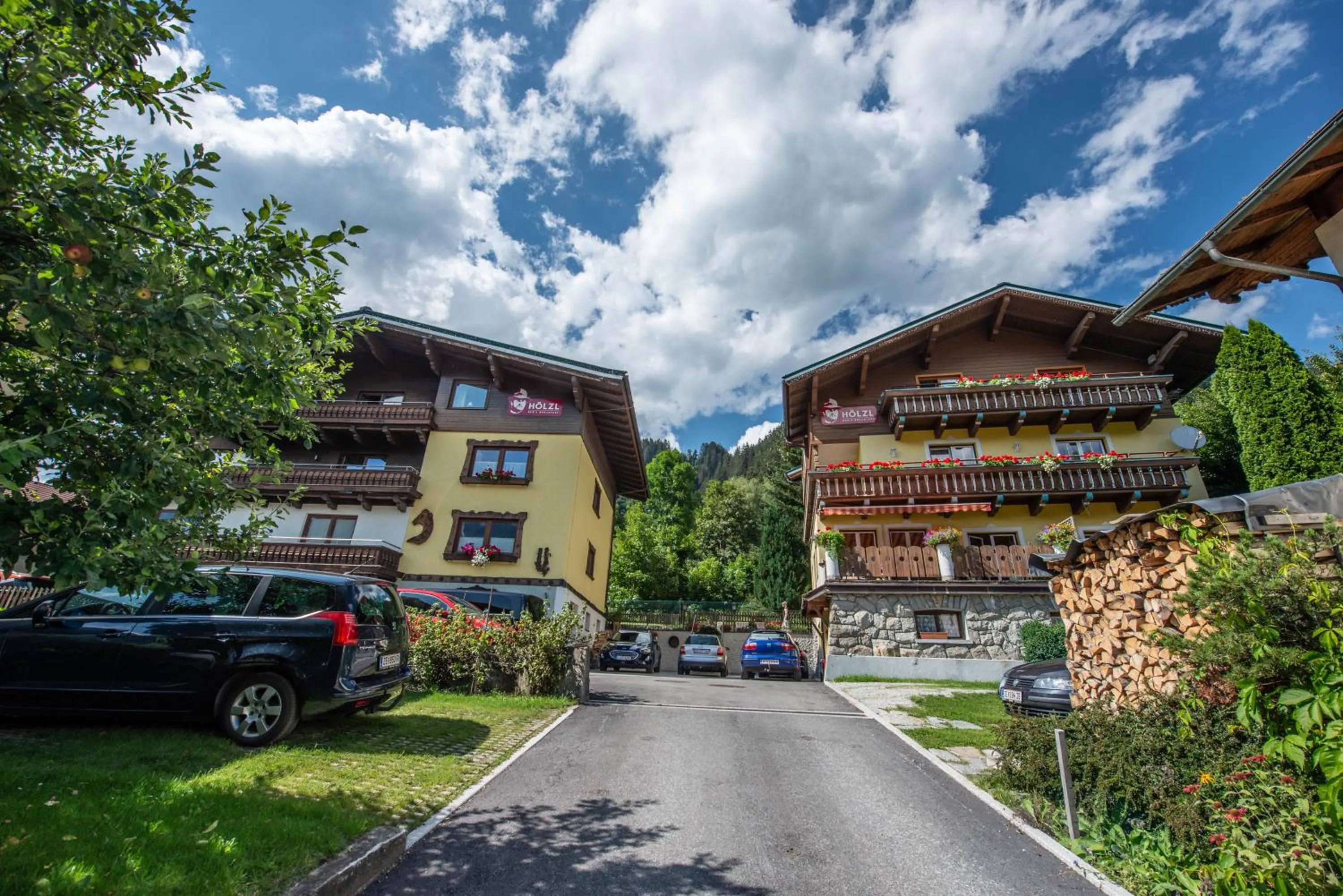Property building in Hölzl Bed & Breakfast