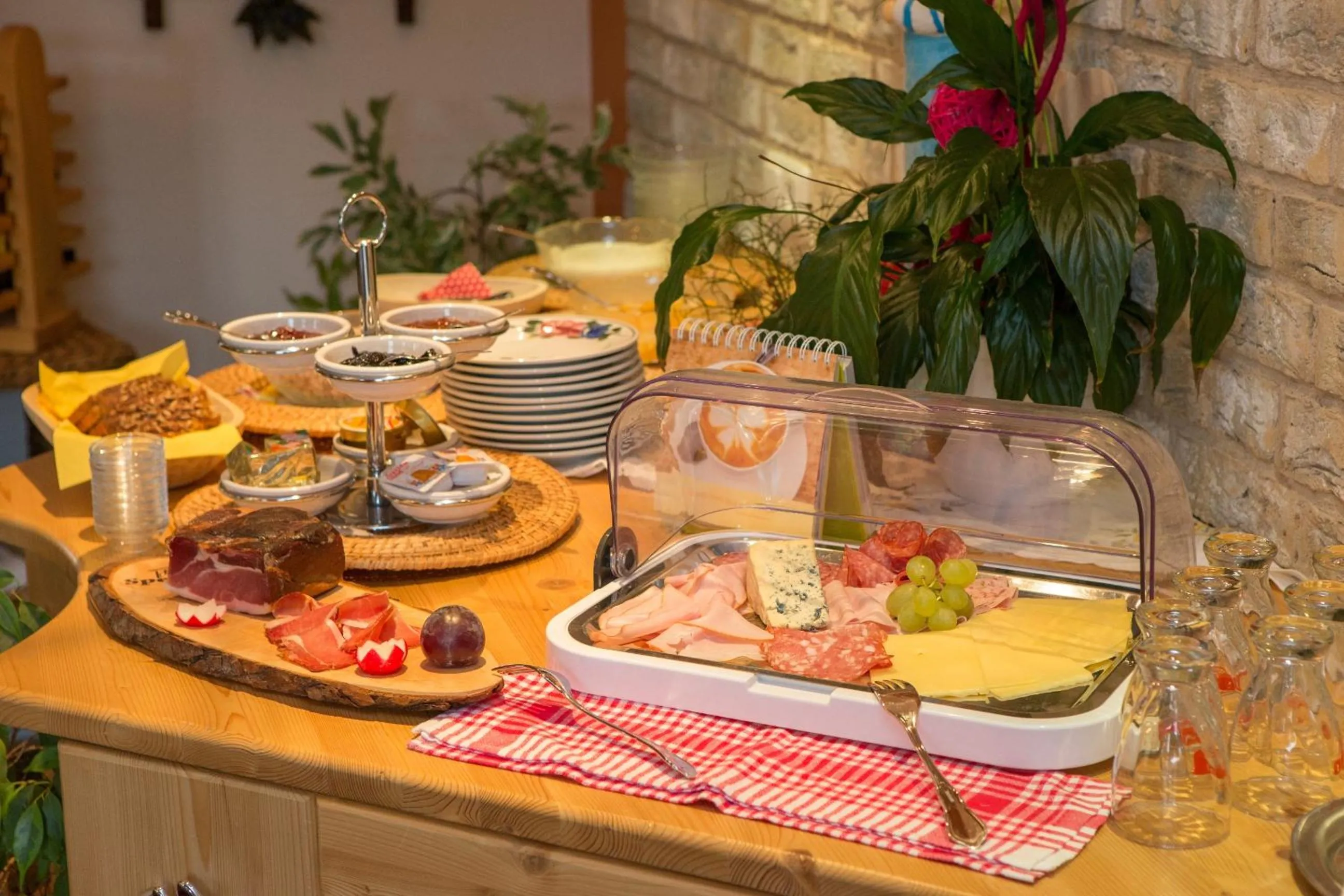 Food in Hölzl Bed & Breakfast