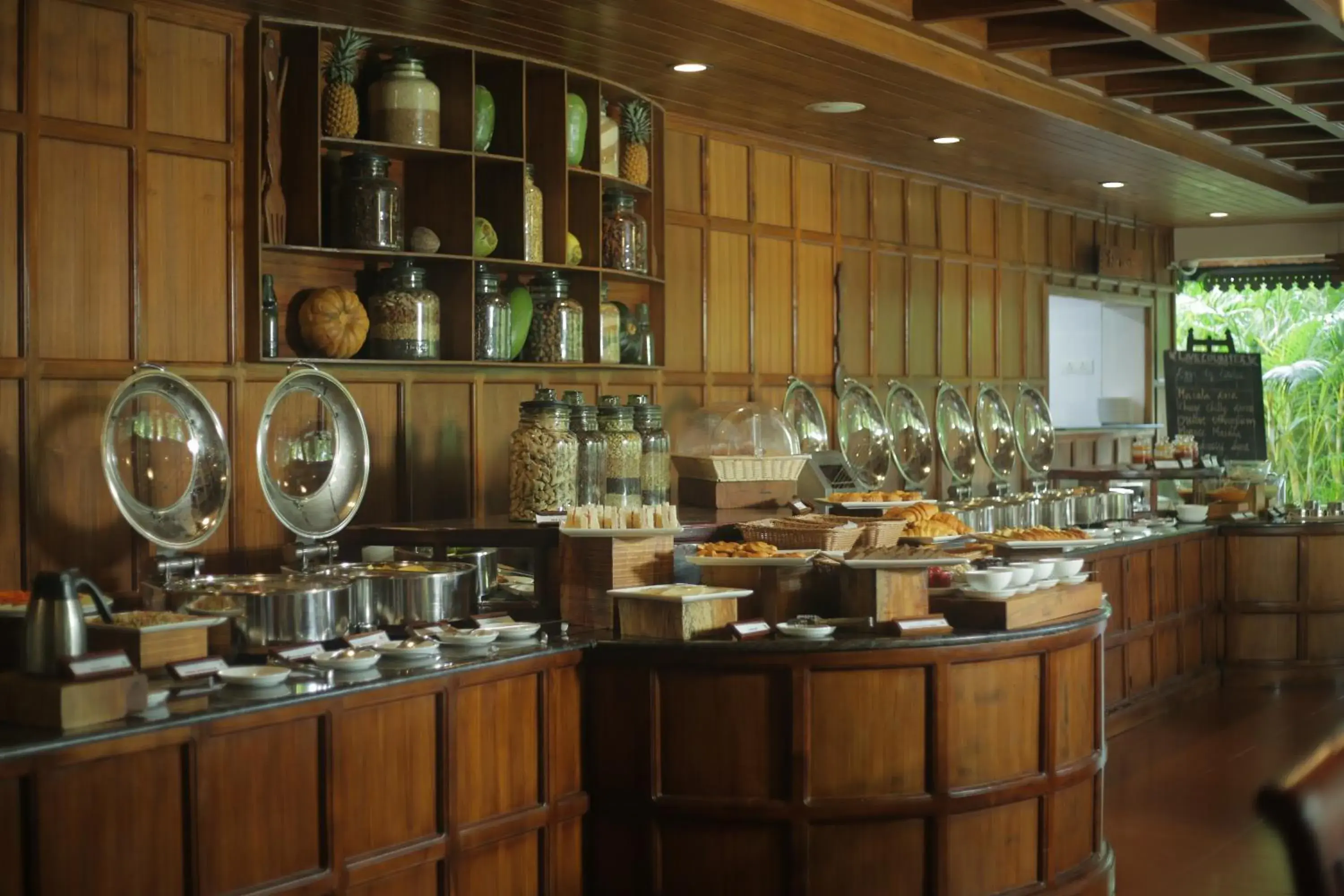 Restaurant/places to eat in Greenwoods Resort, Thekkady Restaurant/places to eat in Greenwoods Resort, Thekkady