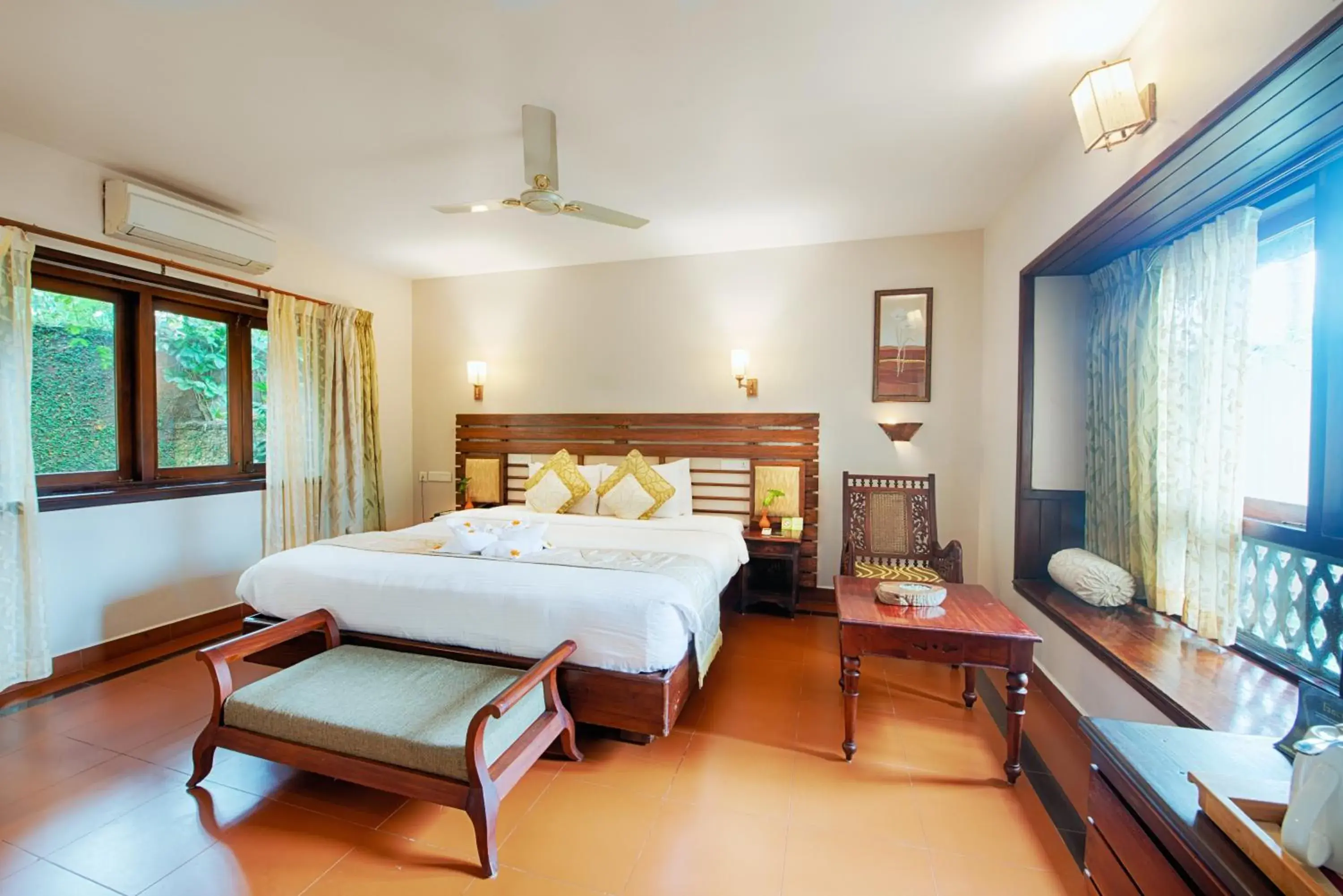 Bedroom, Bed in Greenwoods Resort, Thekkady Bedroom, Bed in Greenwoods Resort, Thekkady