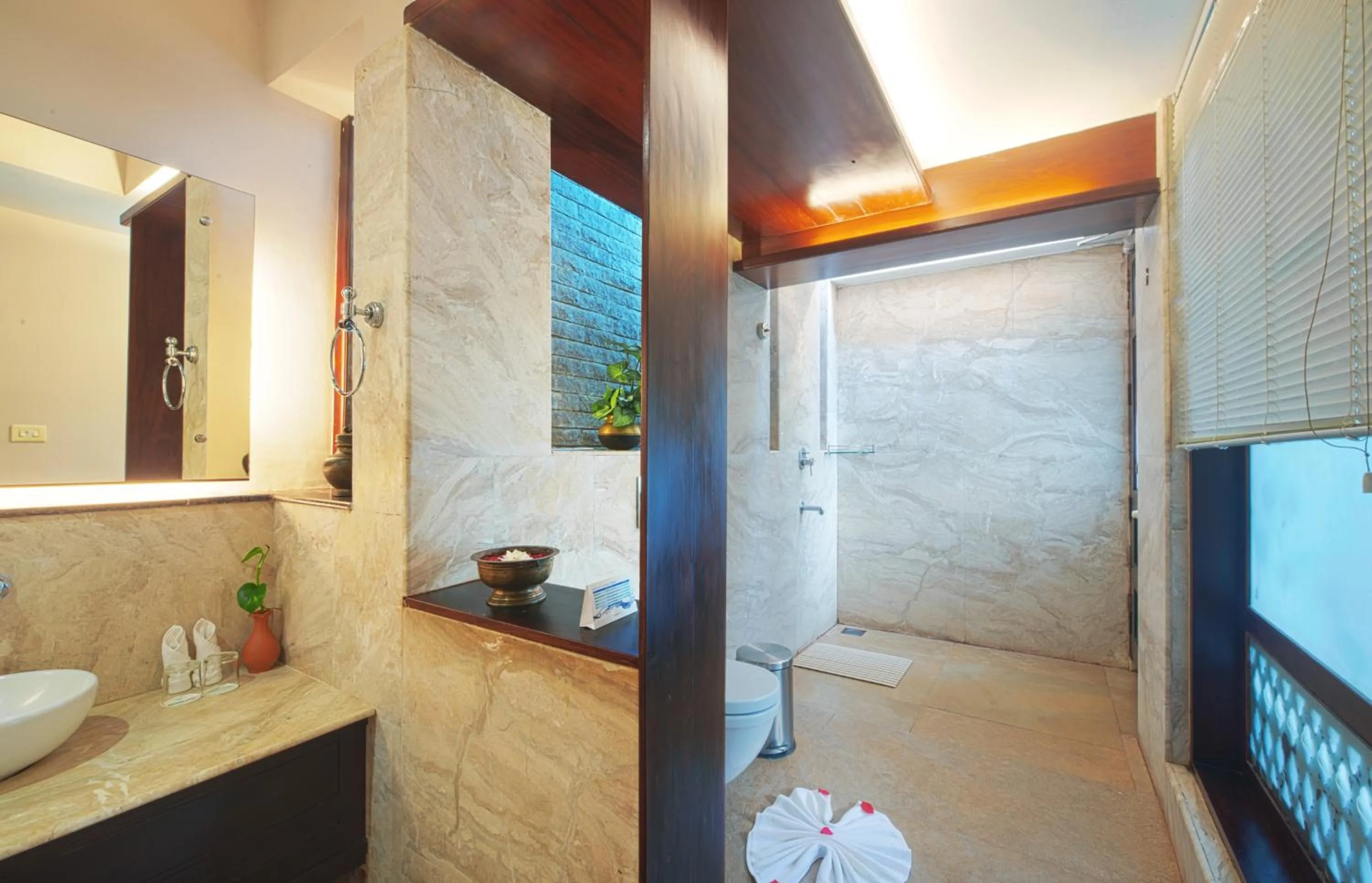 Bathroom in Greenwoods Resort, Thekkady