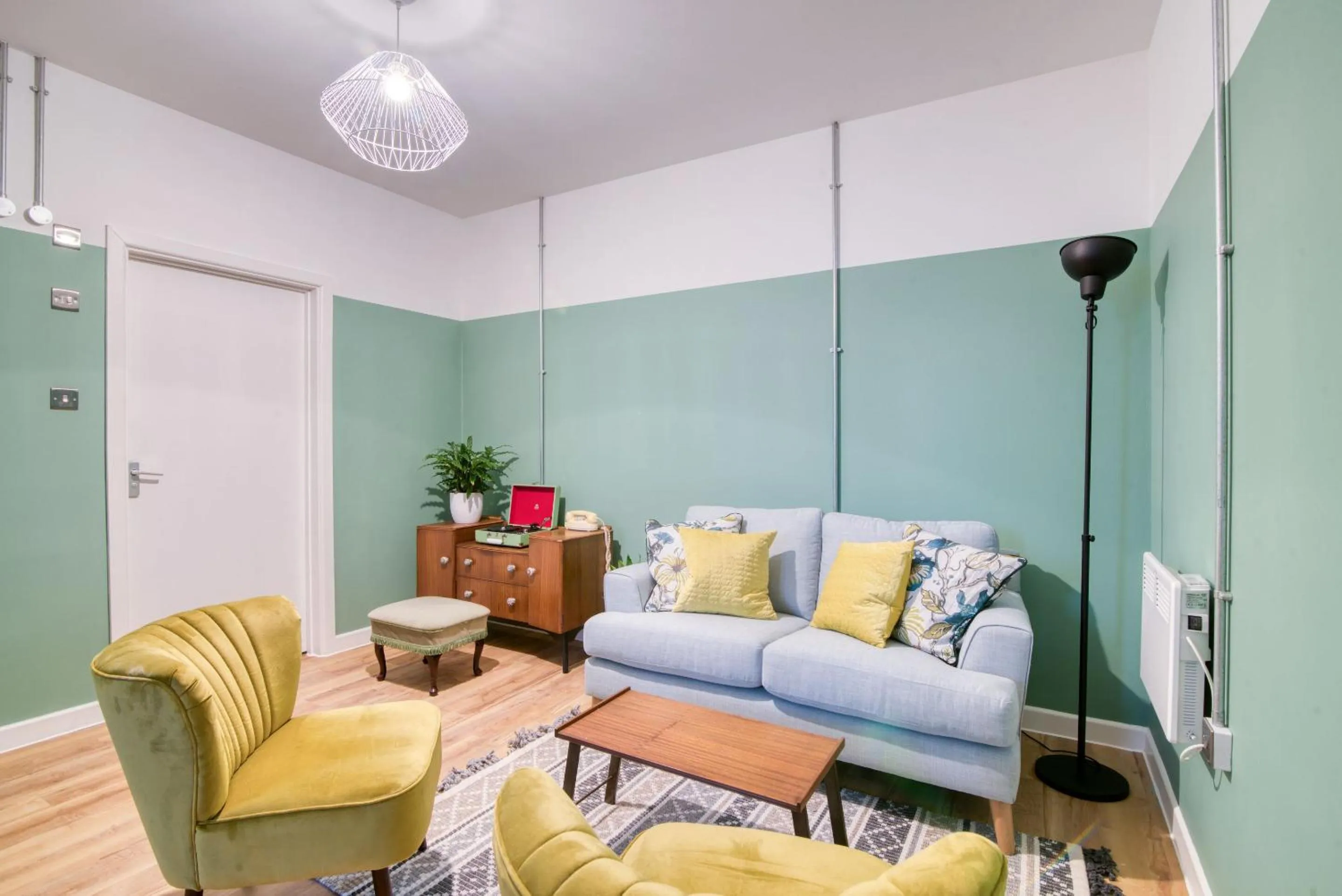 Seating area, Bed in Malacuna Birmingham