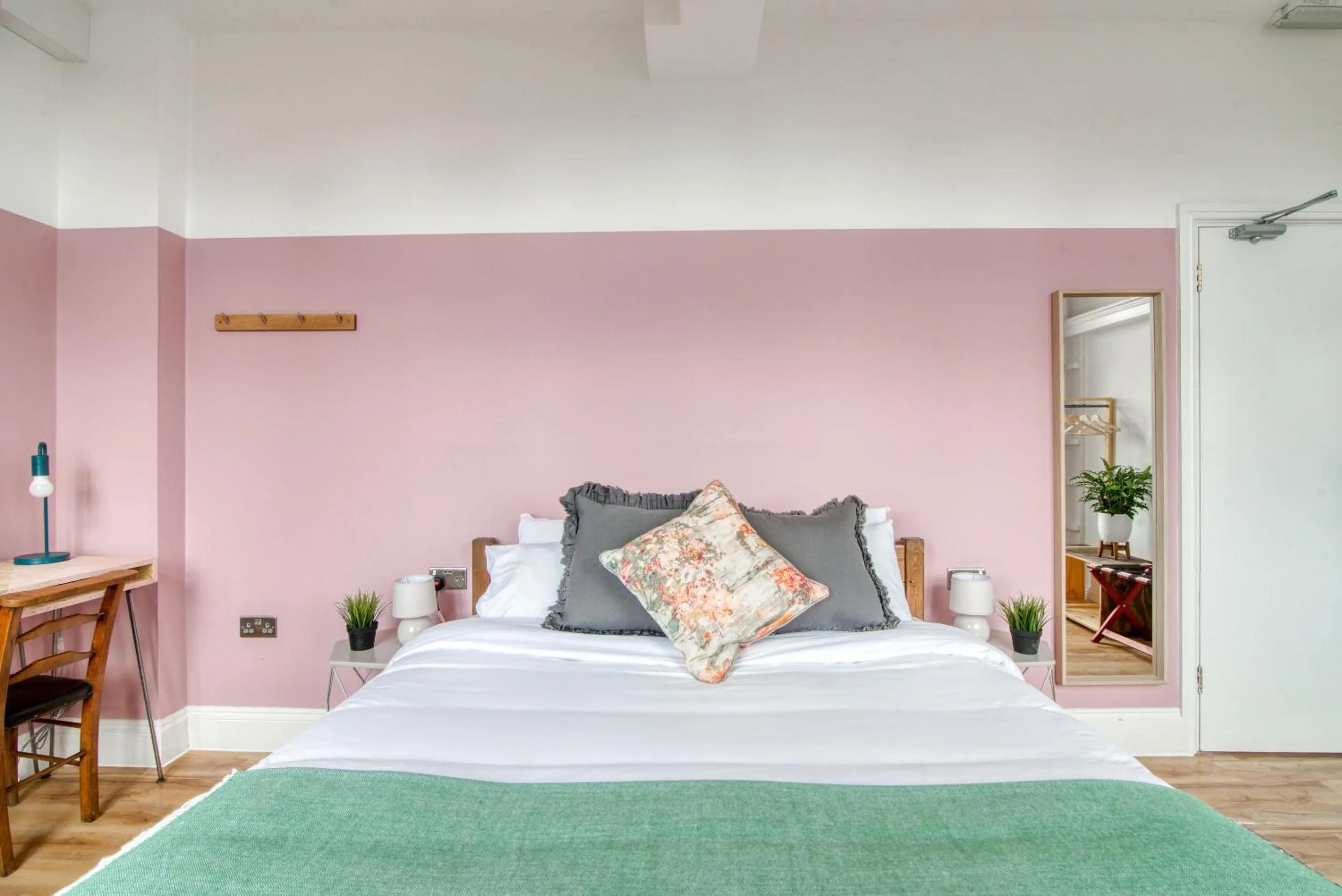 Bed in Malacuna Birmingham