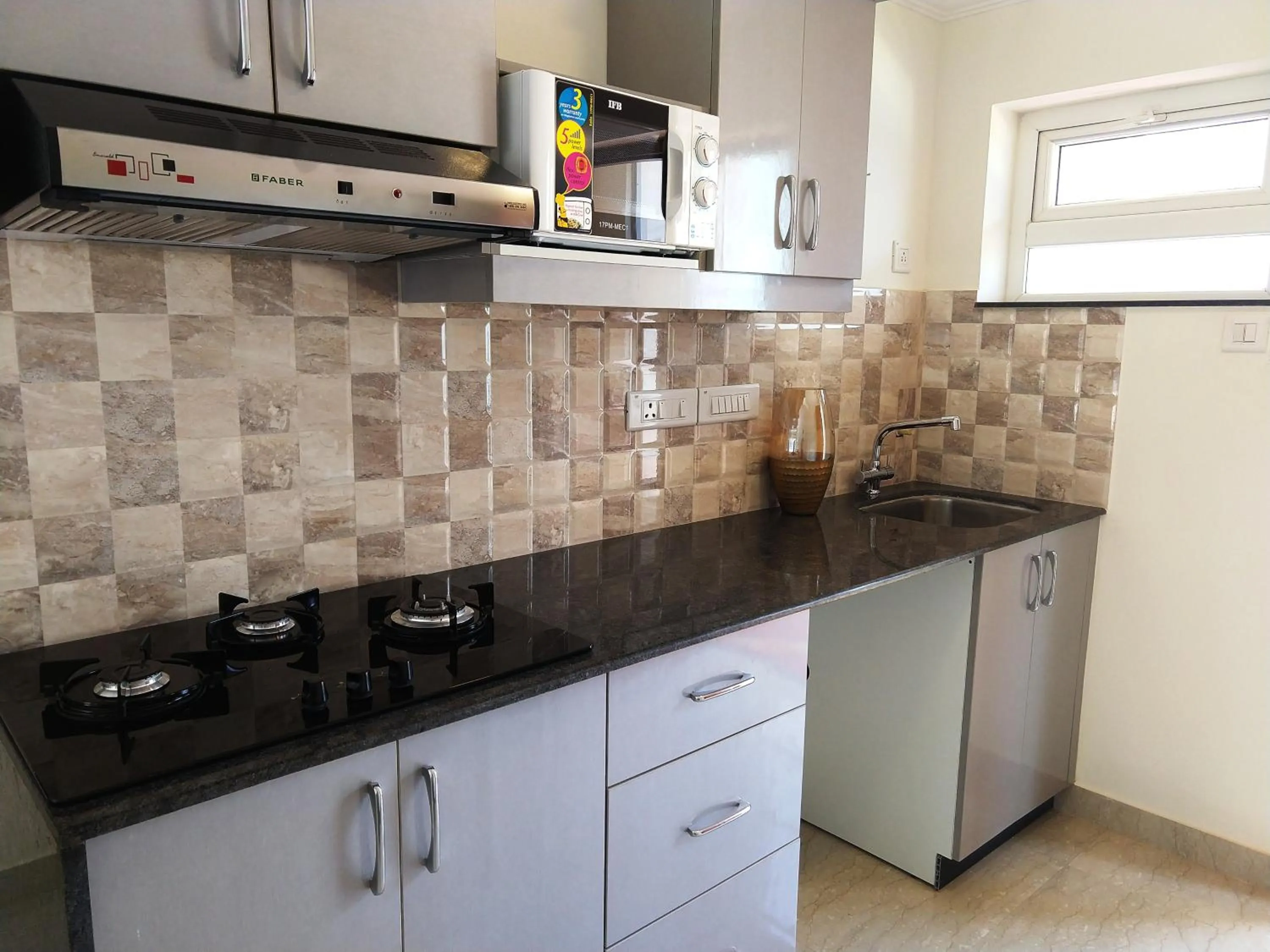 Kitchen or kitchenette in Bellagio Rezidencia 1 BHK Service Apartments