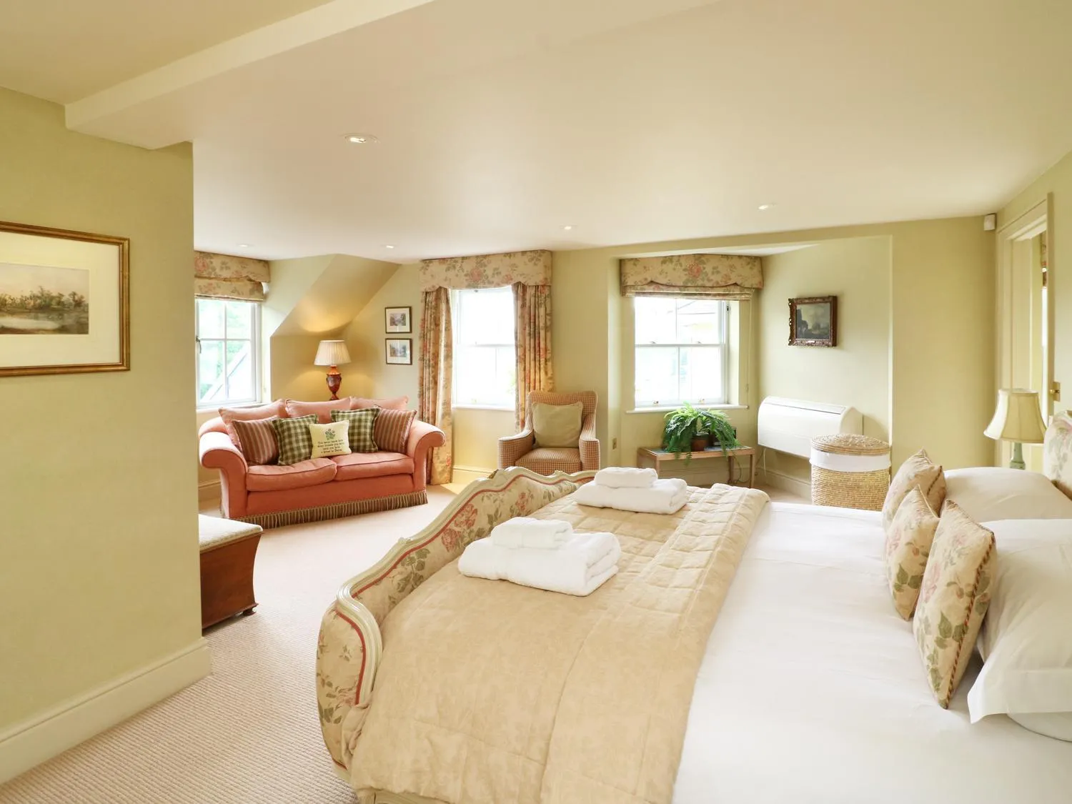 Bed in Elphinstone