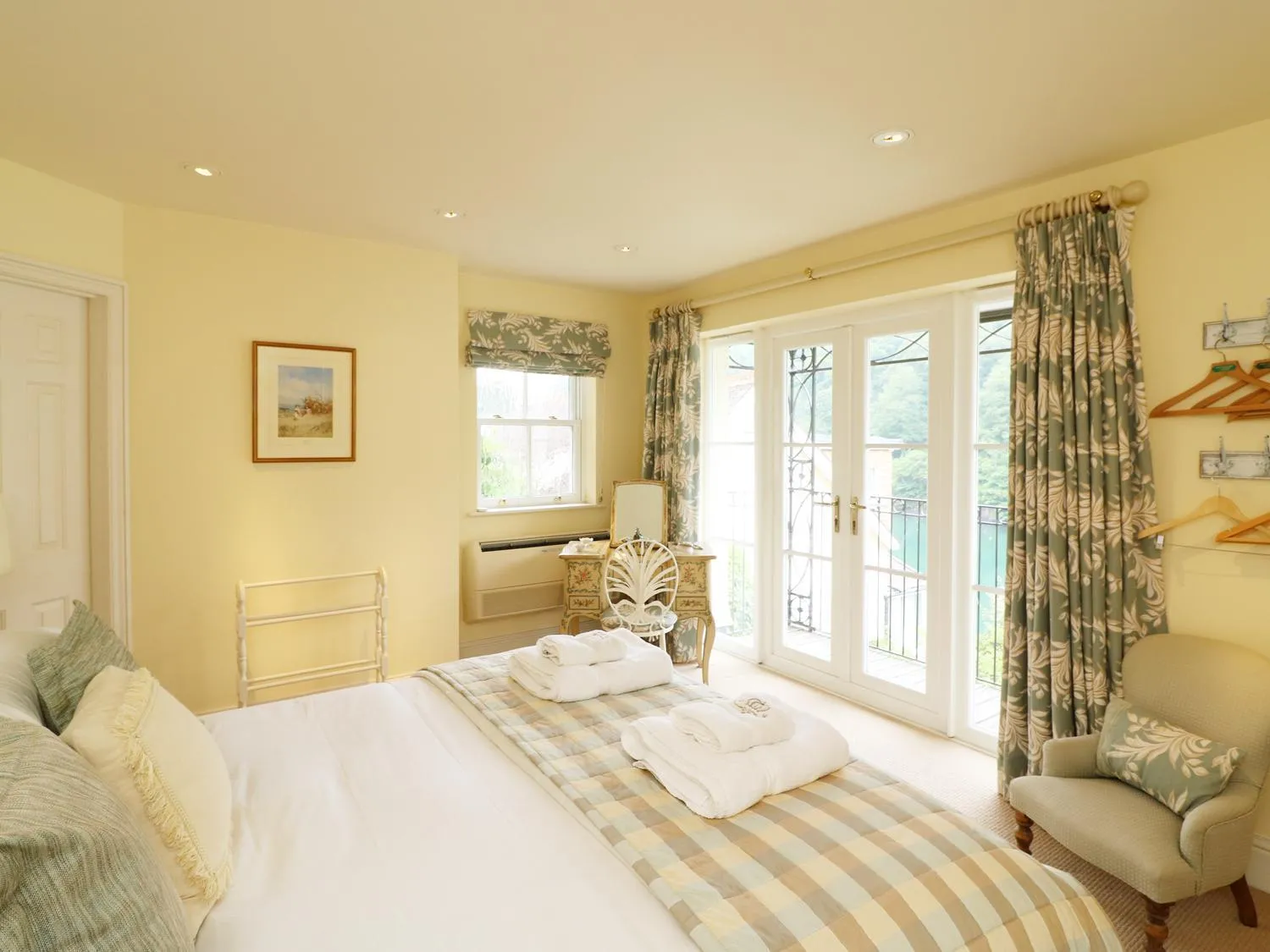 Bed in Elphinstone