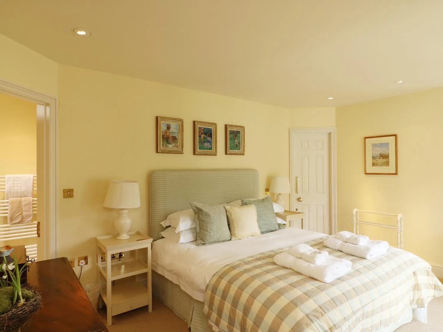 Bed in Elphinstone