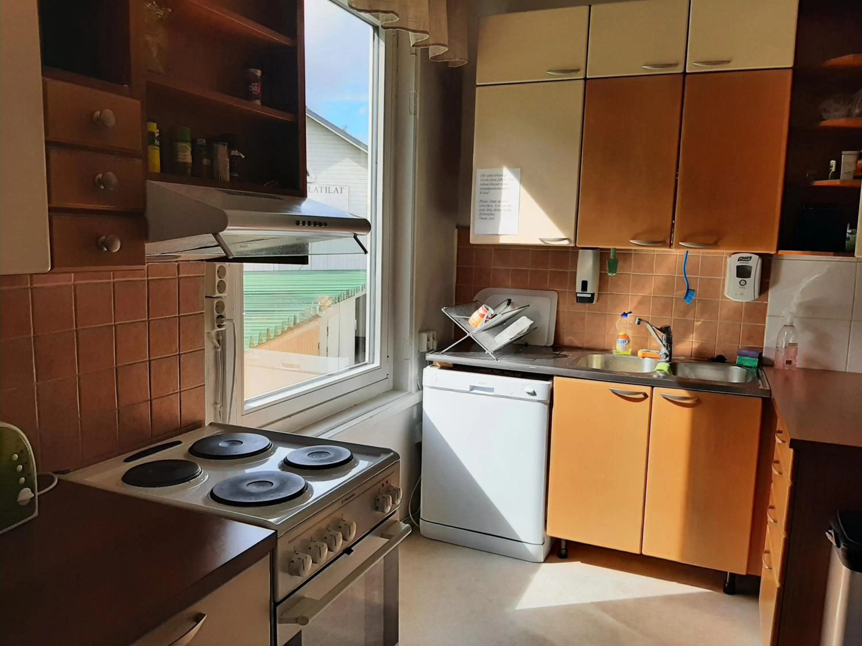 Communal kitchen in Hostel River