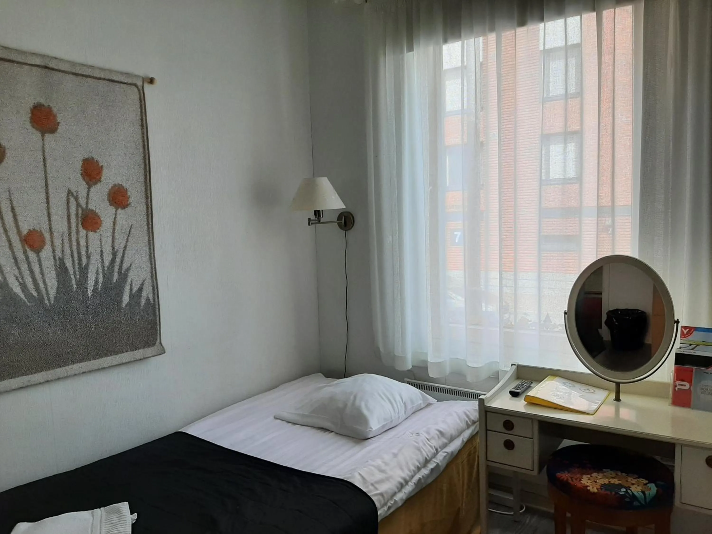 Photo of the whole room, Bed in Hostel River