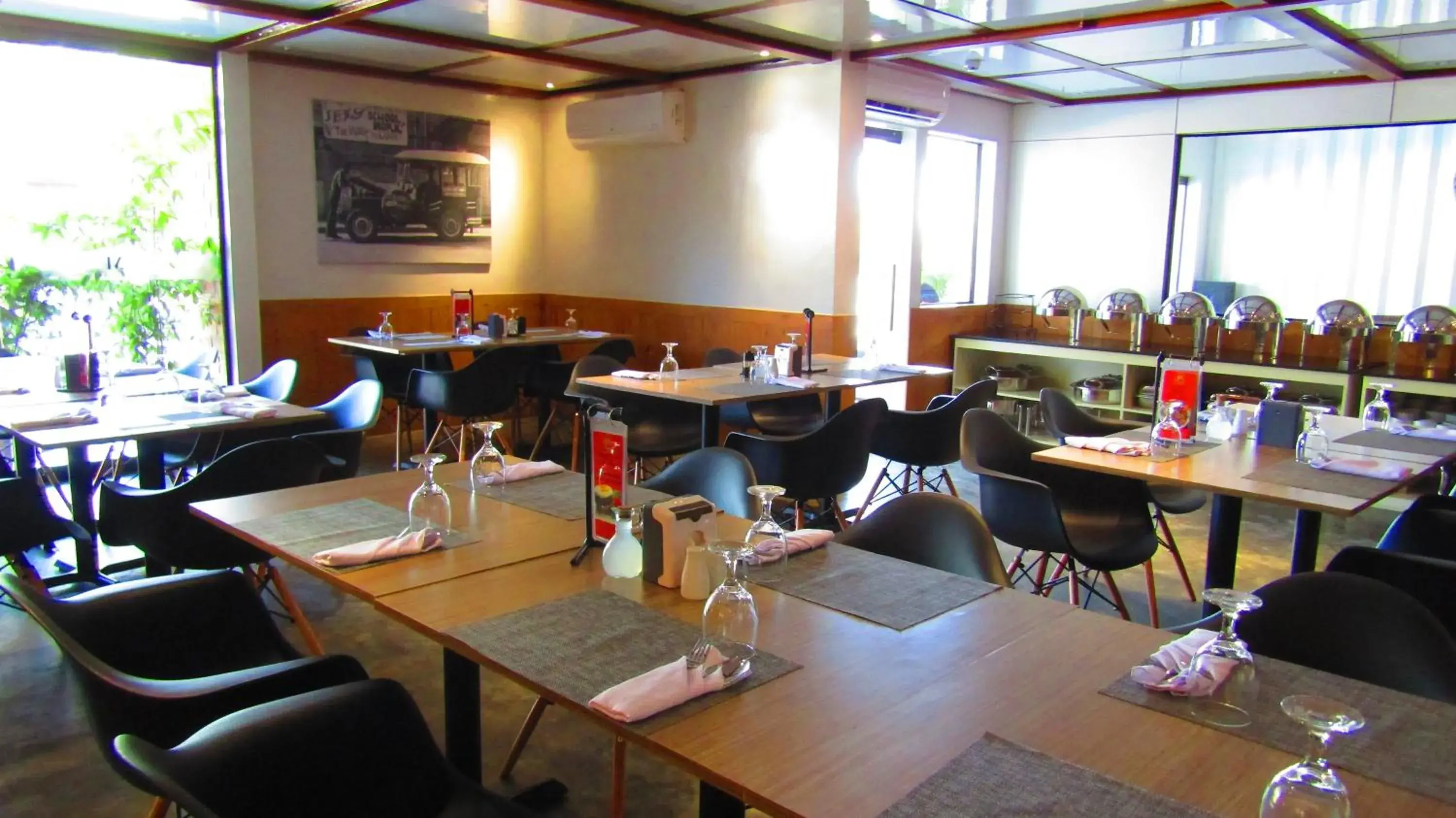 Restaurant/places to eat in The Madeline Boutique Hotel & Suites Restaurant/places to eat in The Madeline Boutique Hotel & Suites