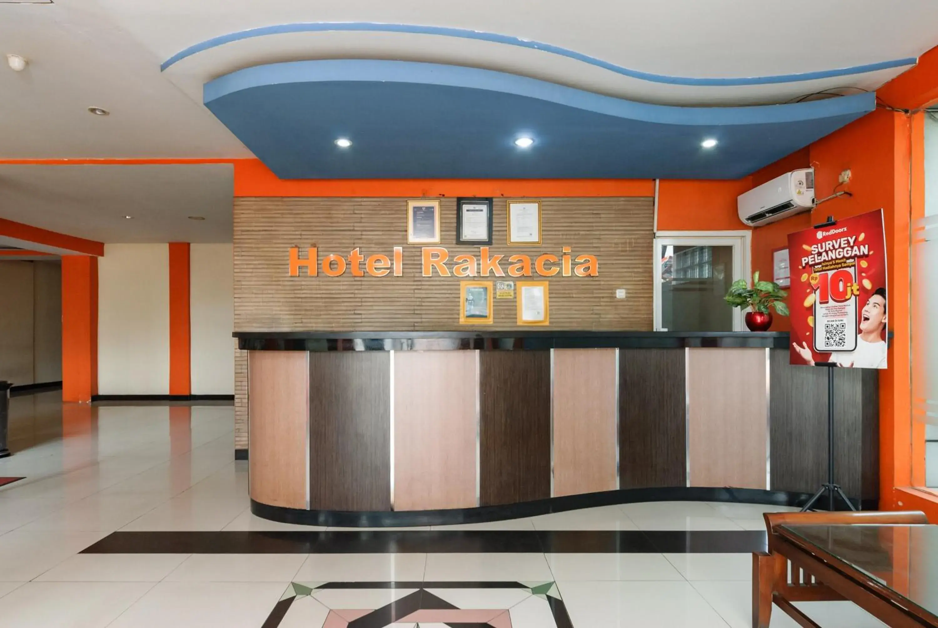 Lobby or reception in RedDoorz Plus @ Jalan Pemuda Jakarta Lobby or reception in RedDoorz Plus @ Jalan Pemuda Jakarta