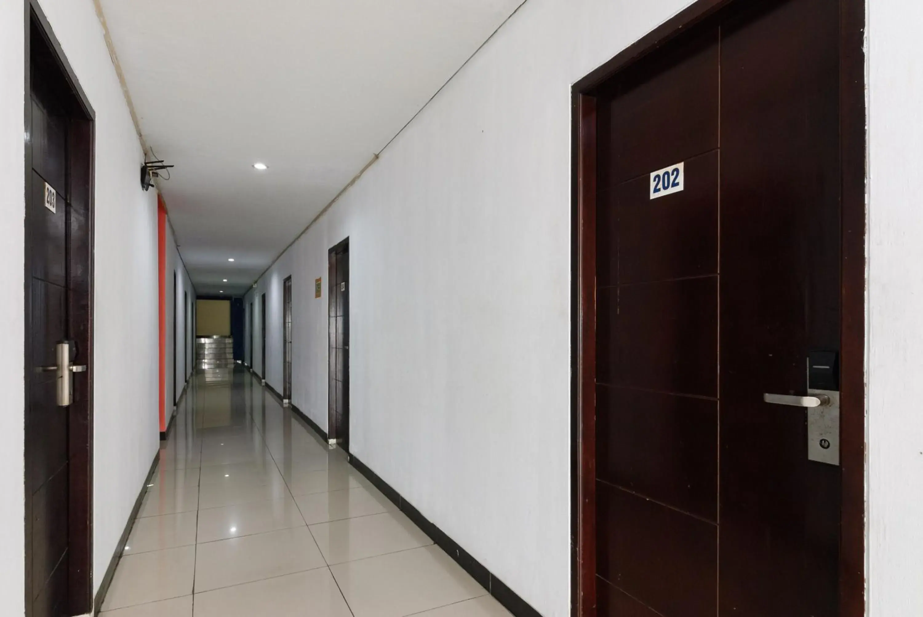 Property building in RedDoorz Plus @ Jalan Pemuda Jakarta Property building in RedDoorz Plus @ Jalan Pemuda Jakarta