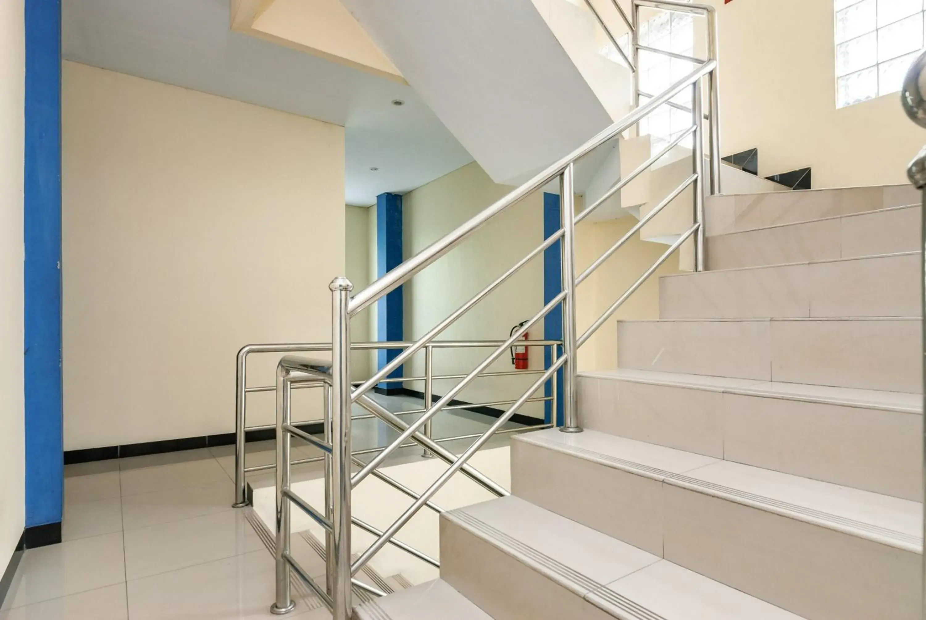 Property building in RedDoorz Plus @ Jalan Pemuda Jakarta Property building in RedDoorz Plus @ Jalan Pemuda Jakarta