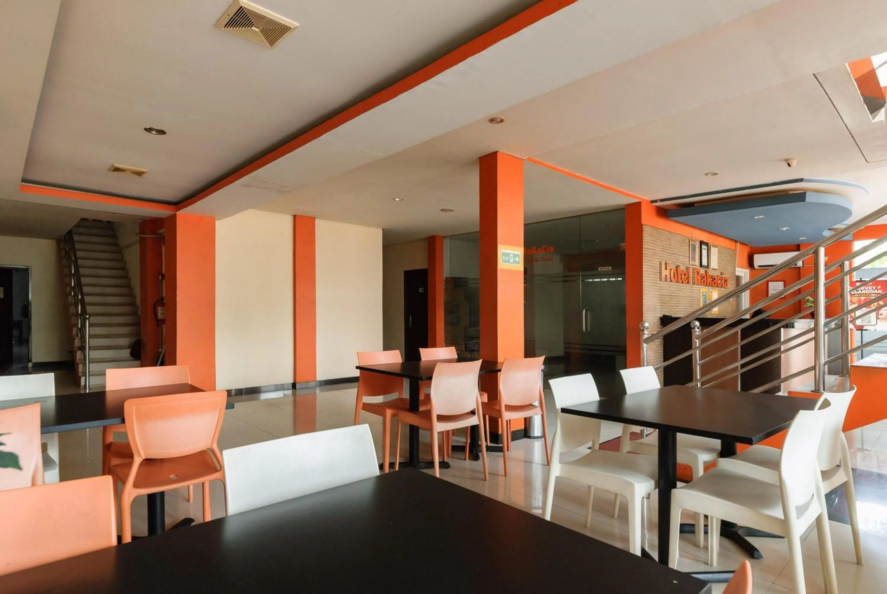 Seating area in RedDoorz Plus @ Jalan Pemuda Jakarta