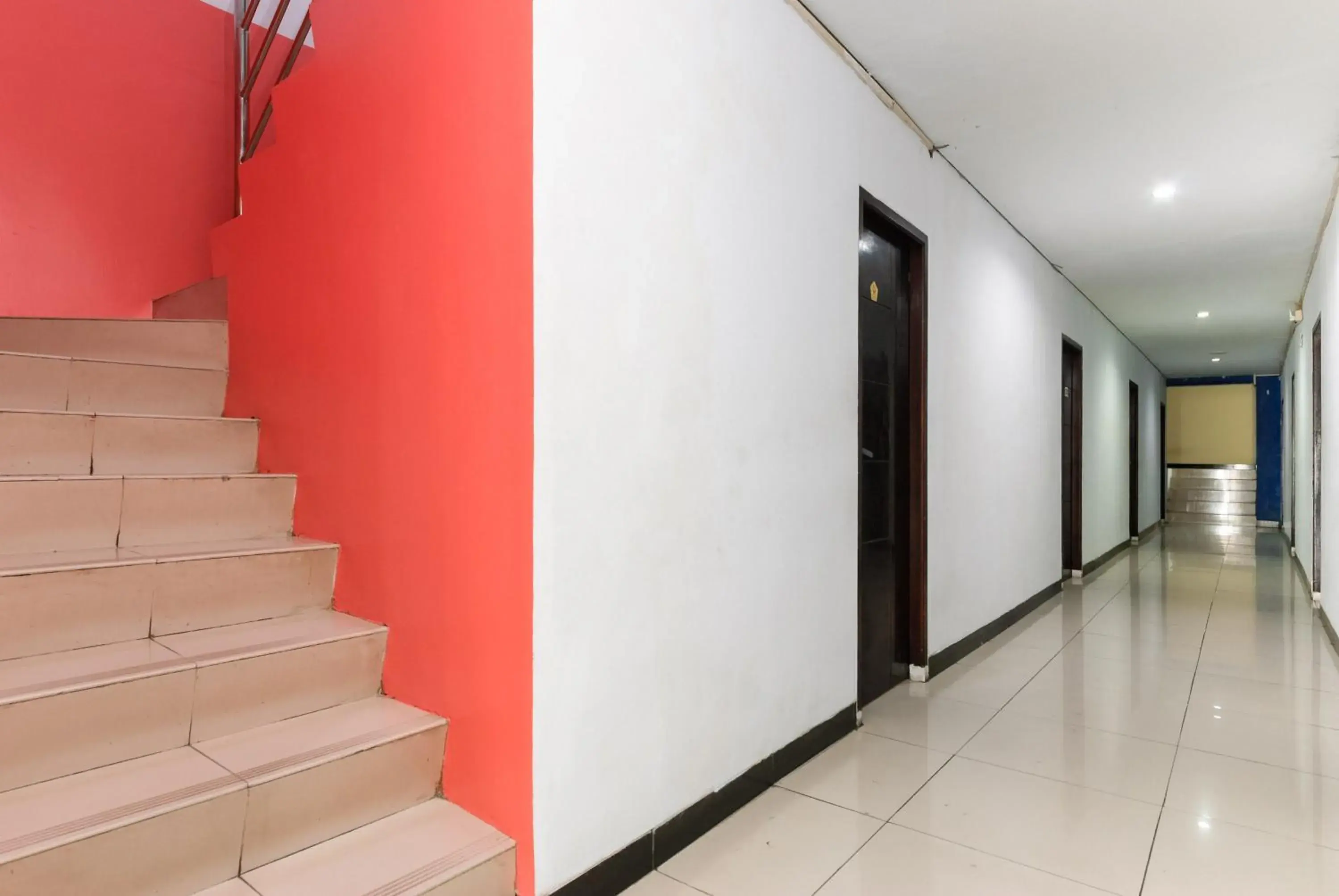Property building in RedDoorz Plus @ Jalan Pemuda Jakarta Property building in RedDoorz Plus @ Jalan Pemuda Jakarta