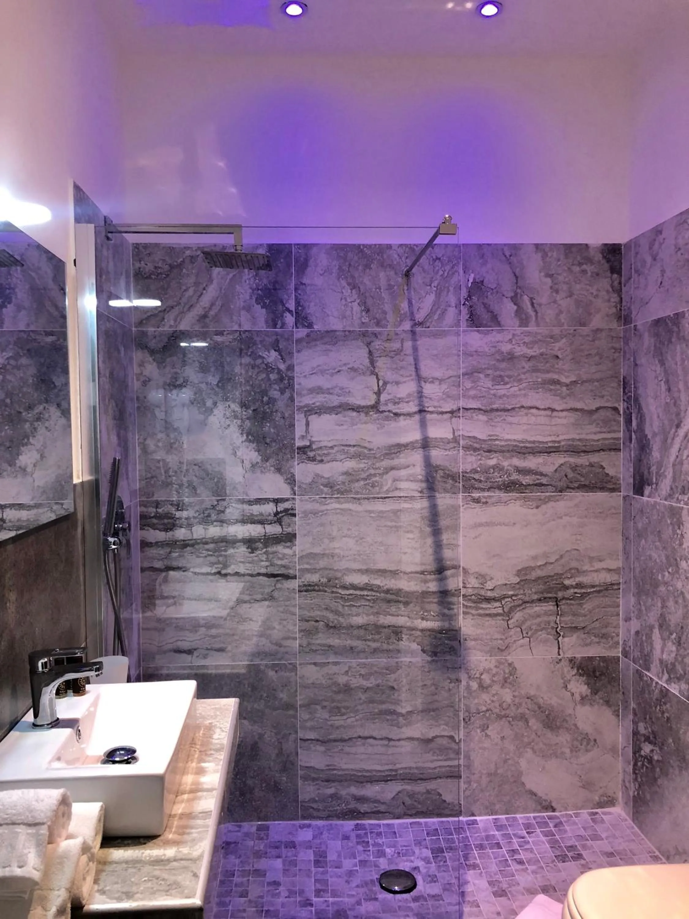 Bathroom in Art Atelier Borgo