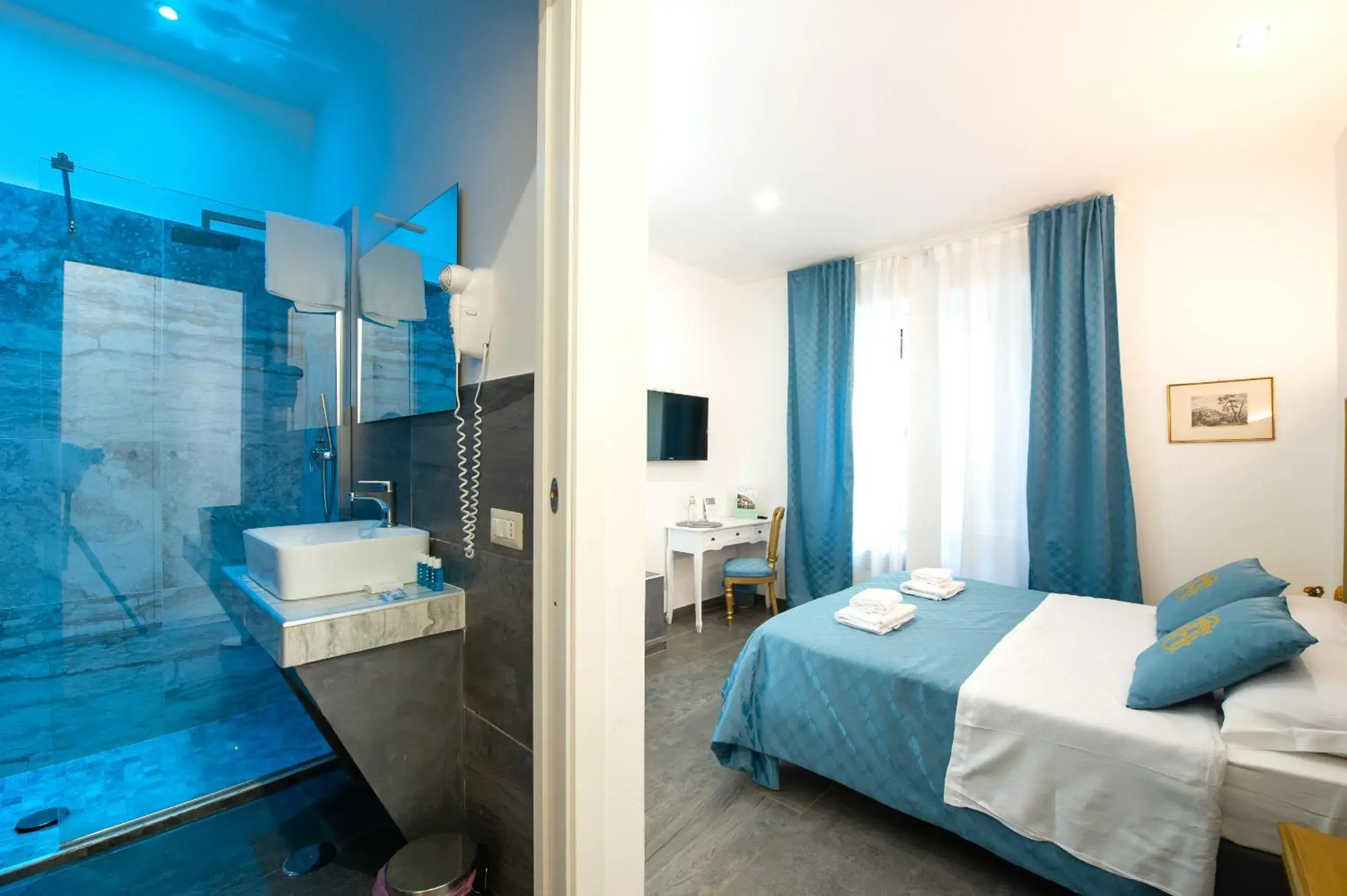 Triple Room in Art Atelier Borgo Triple Room in Art Atelier Borgo
