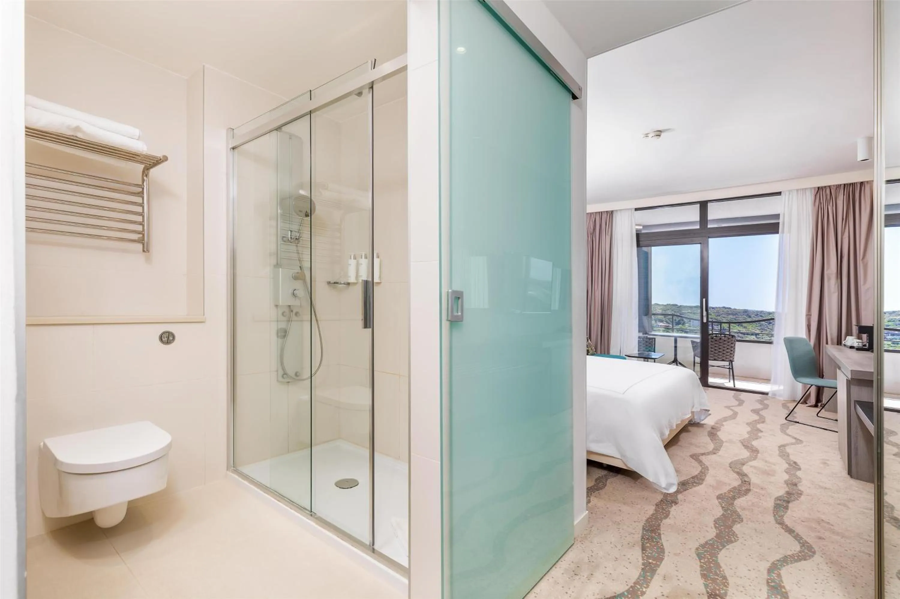 Bathroom, Bed in Park Plaza Histria Pula
