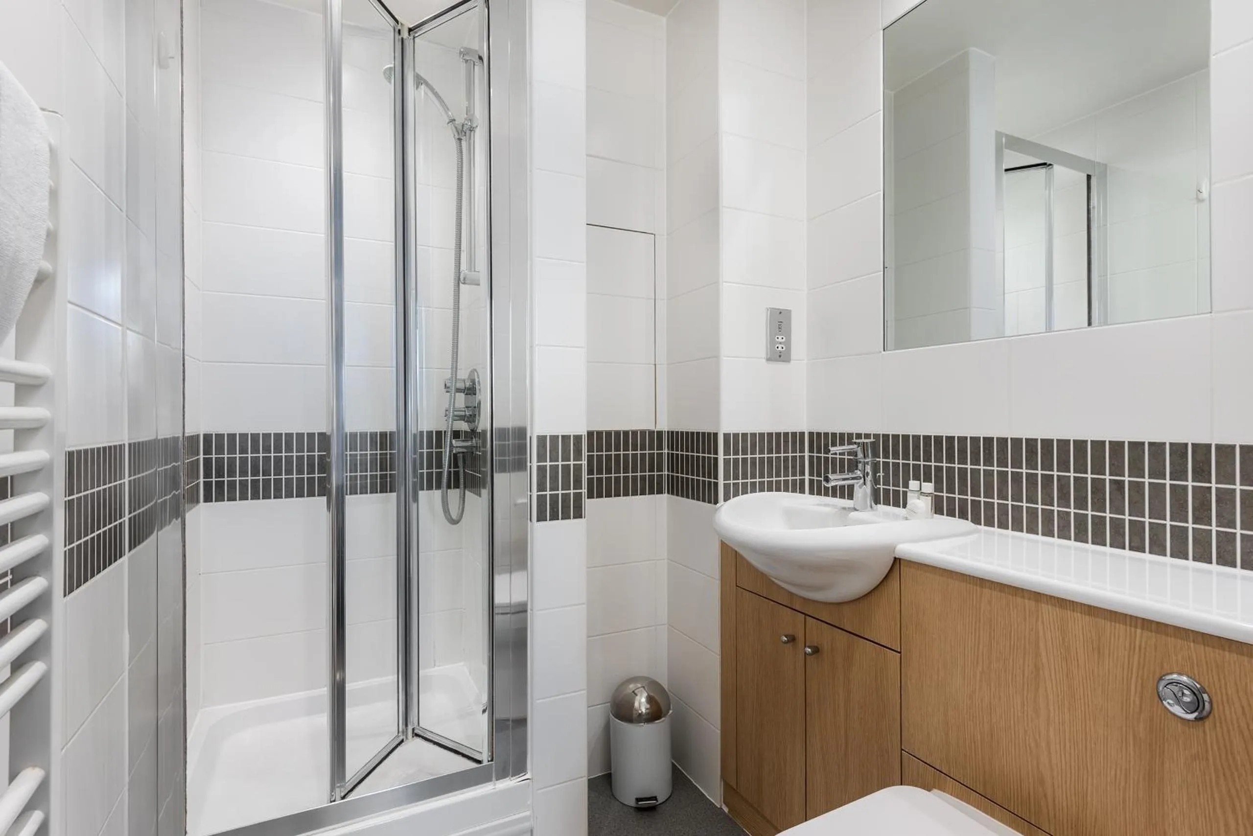 Shower in City Stay Apartments - Vizion