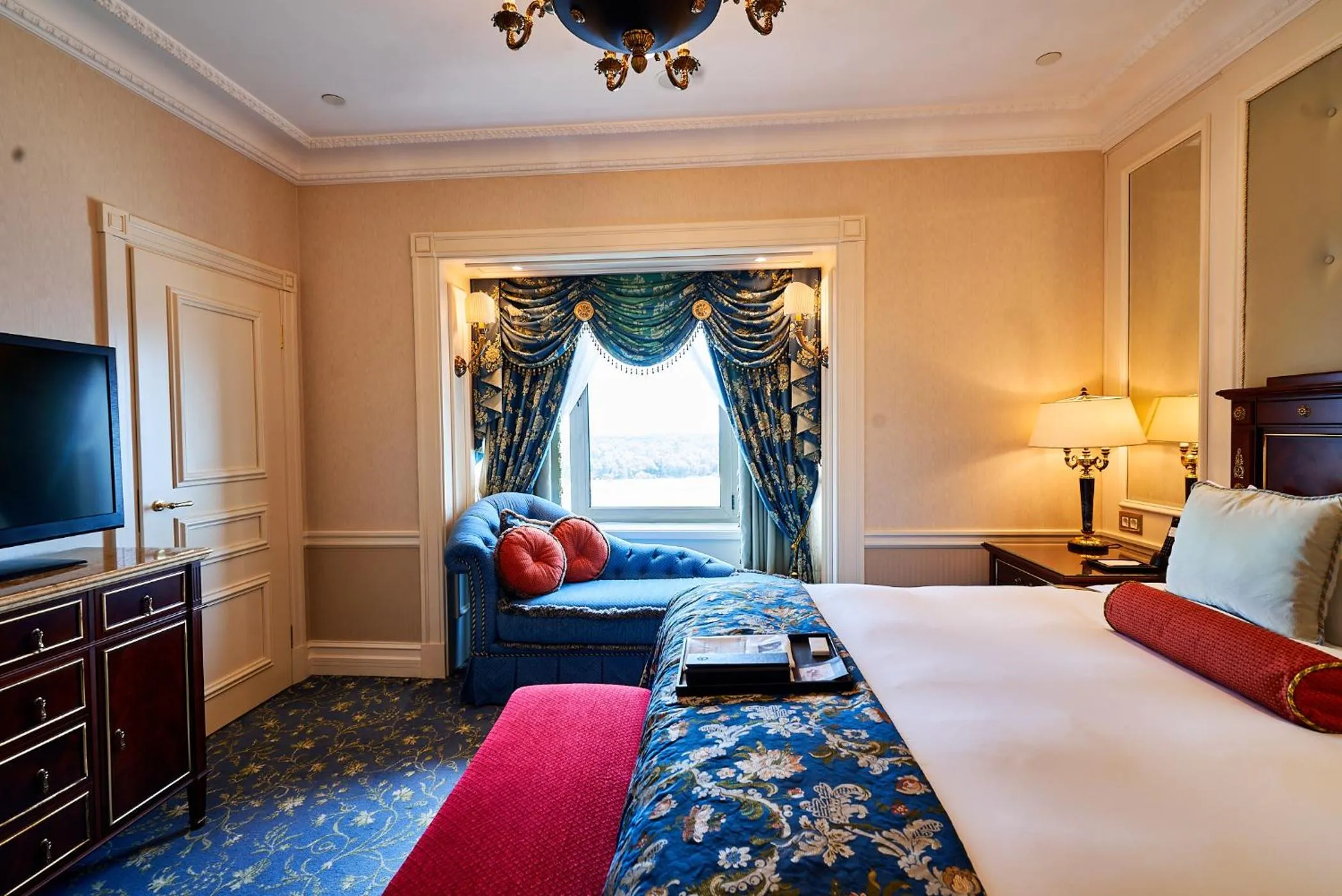 Bed in Fairmont Grand Hotel Kyiv