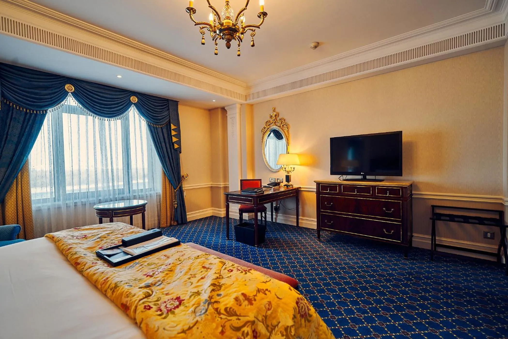 Bed in Fairmont Grand Hotel Kyiv