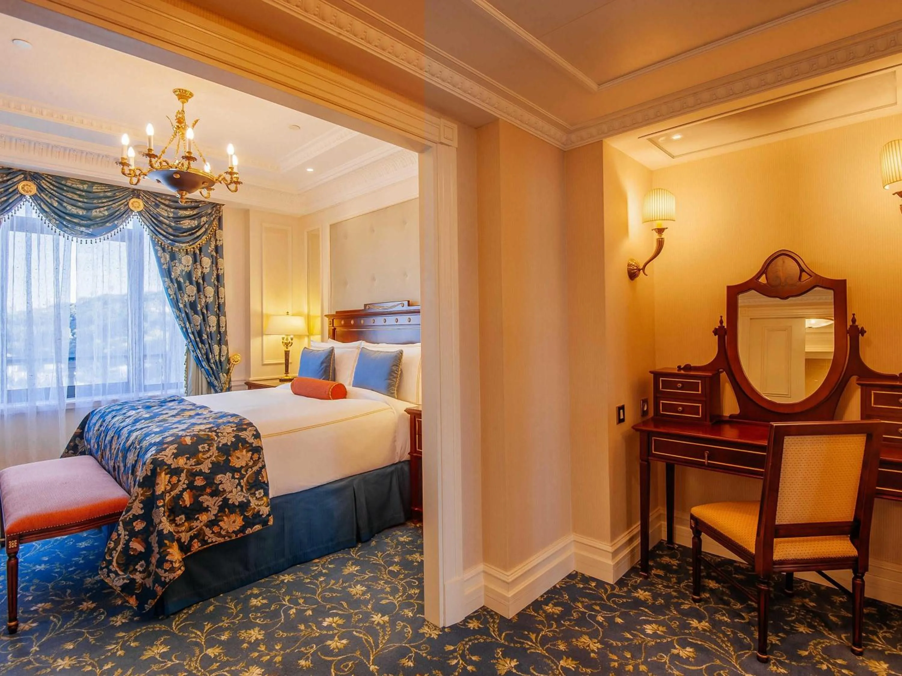 Photo of the whole room, Bed in Fairmont Grand Hotel Kyiv