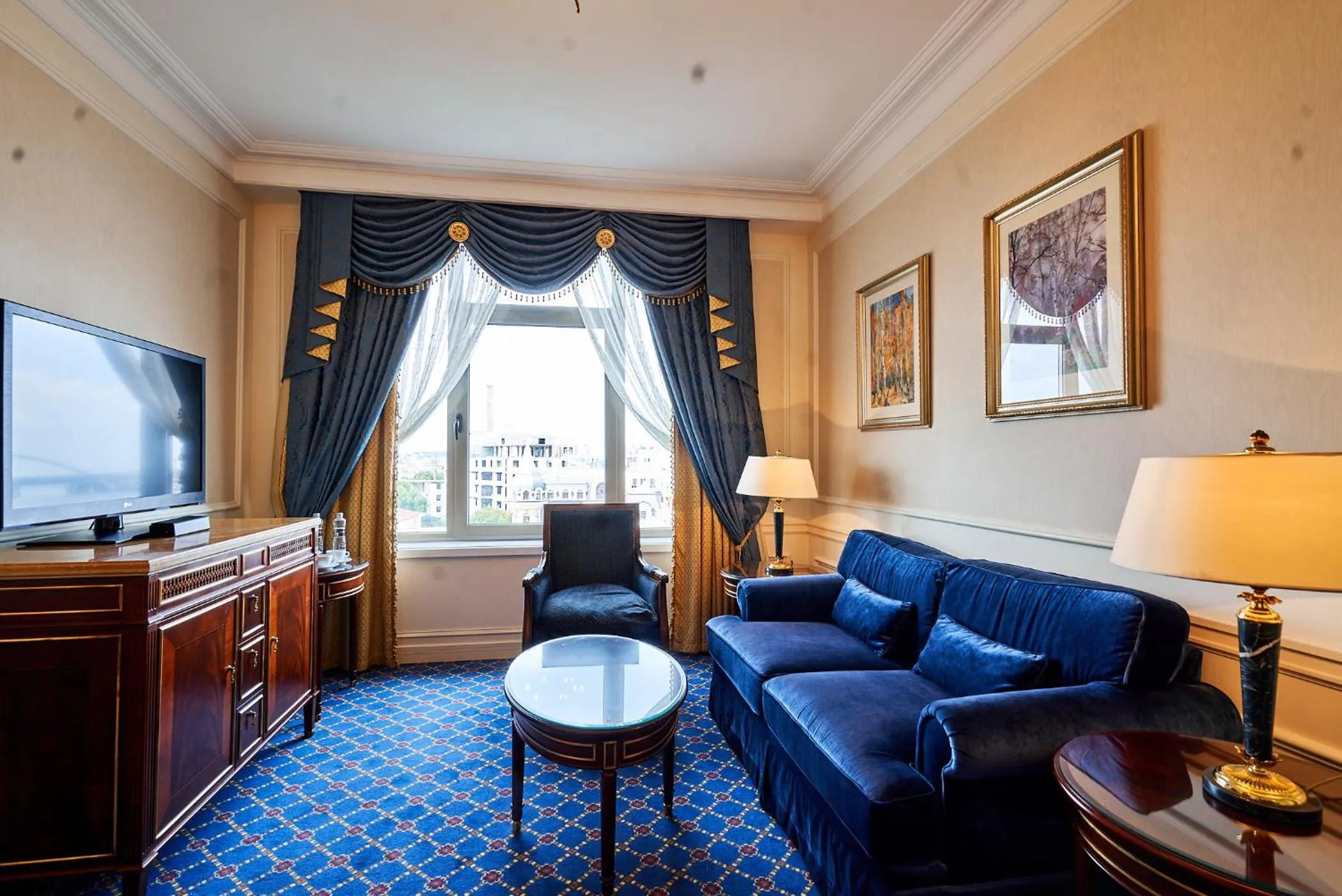Living room in Fairmont Grand Hotel Kyiv