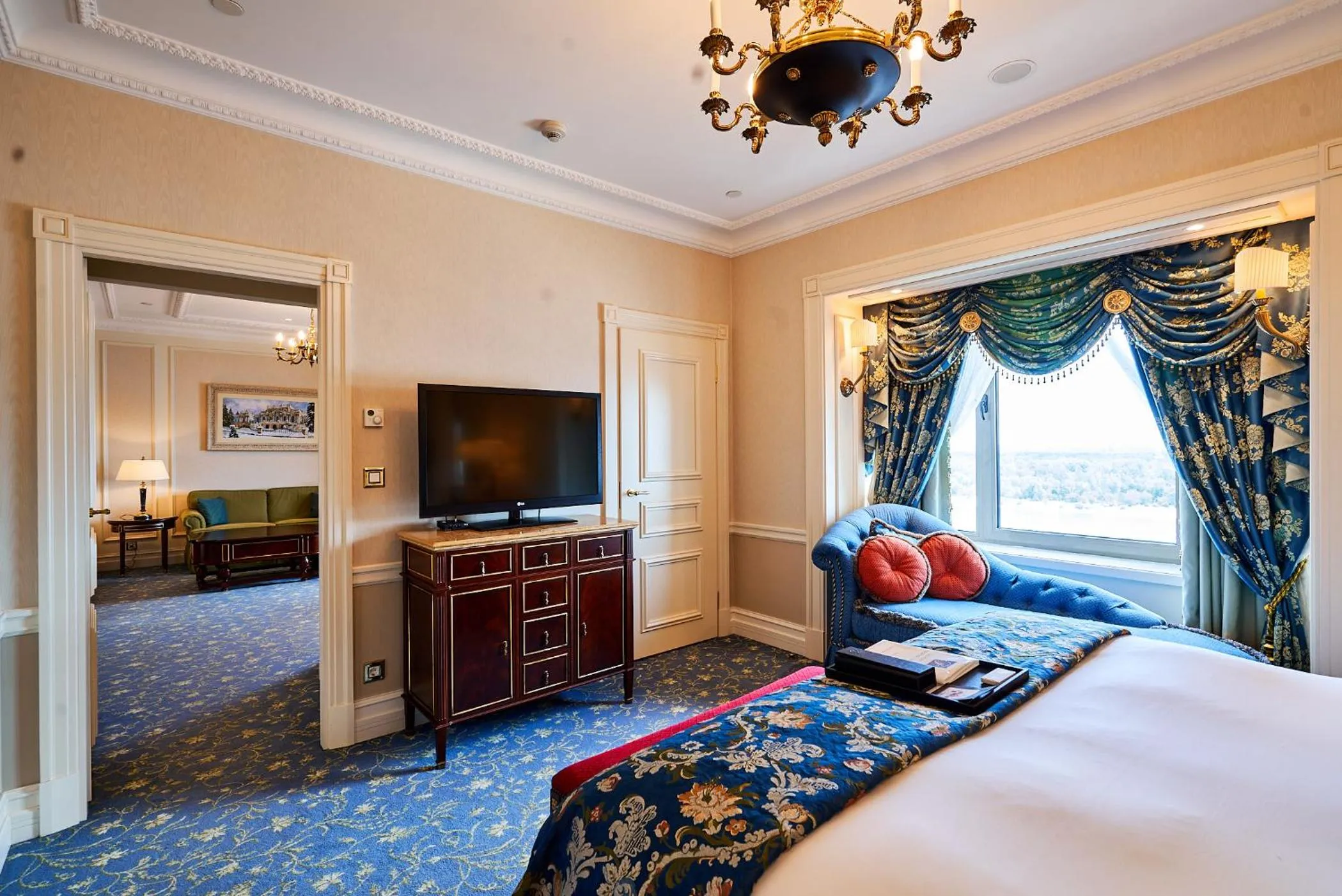 Living room, Bed in Fairmont Grand Hotel Kyiv
