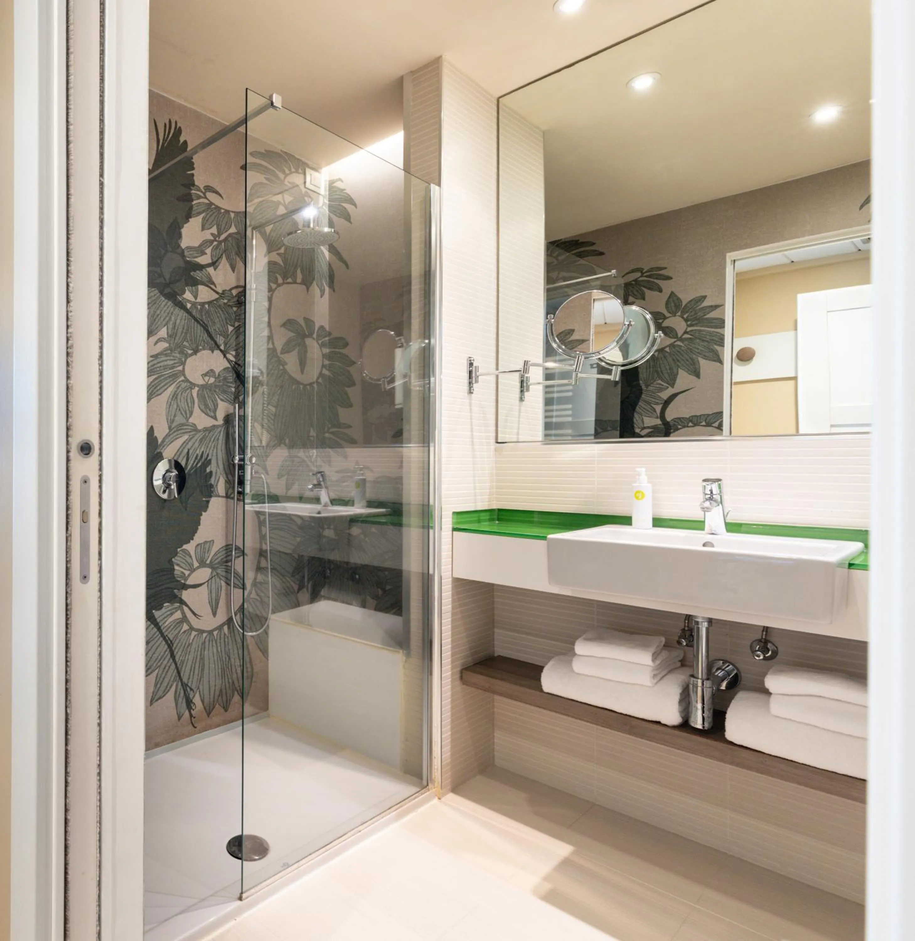 Bathroom in Enjoy Garda Hotel