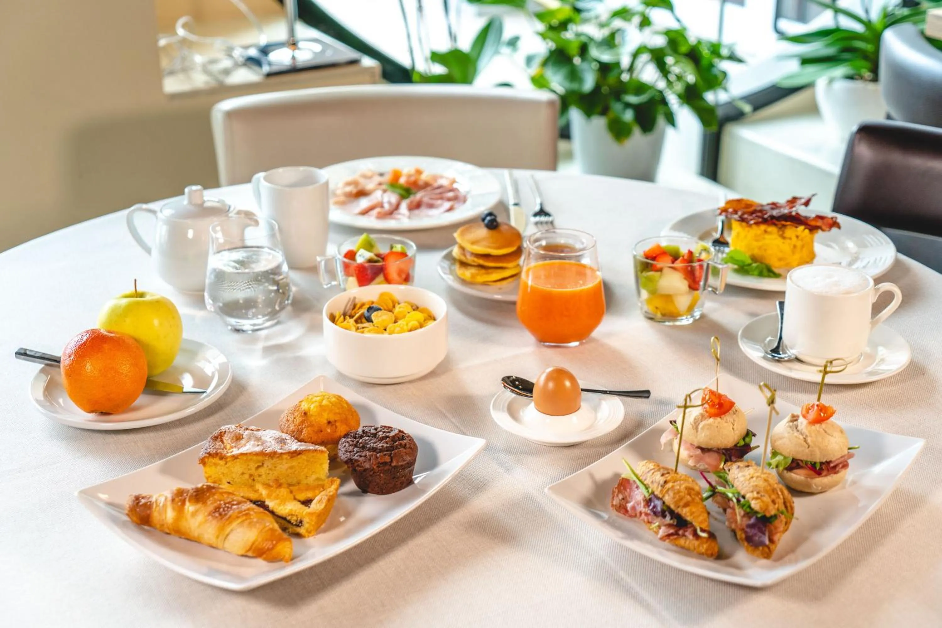 Buffet breakfast in Enjoy Garda Hotel