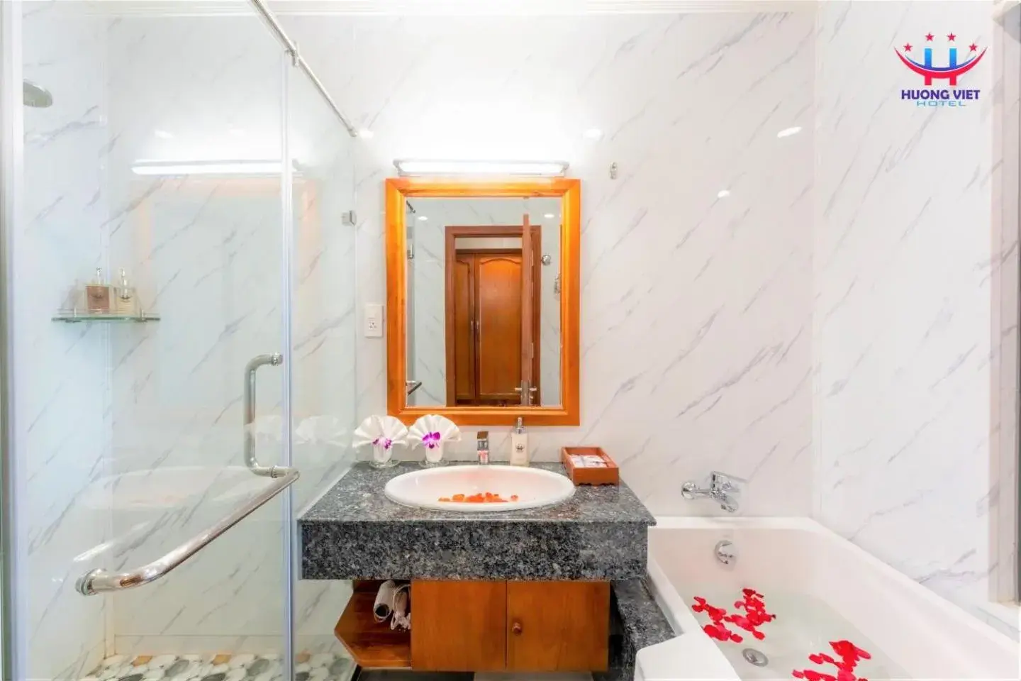 Bathroom in Huong Viet Hotel Quy Nhon - Beachfront Bathroom in Huong Viet Hotel Quy Nhon - Beachfront