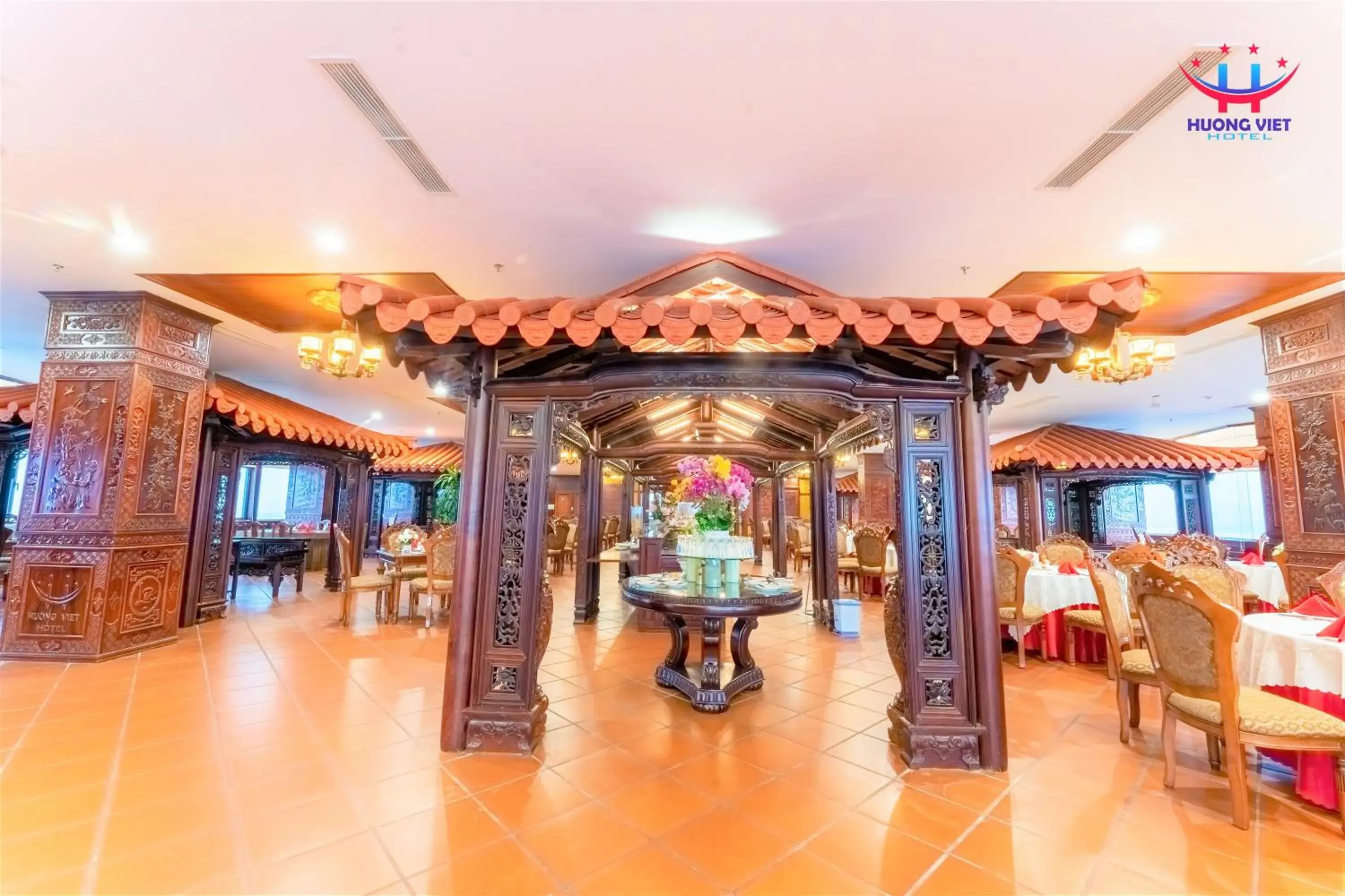Restaurant/places to eat in Huong Viet Hotel Quy Nhon - Beachfront Restaurant/places to eat in Huong Viet Hotel Quy Nhon - Beachfront