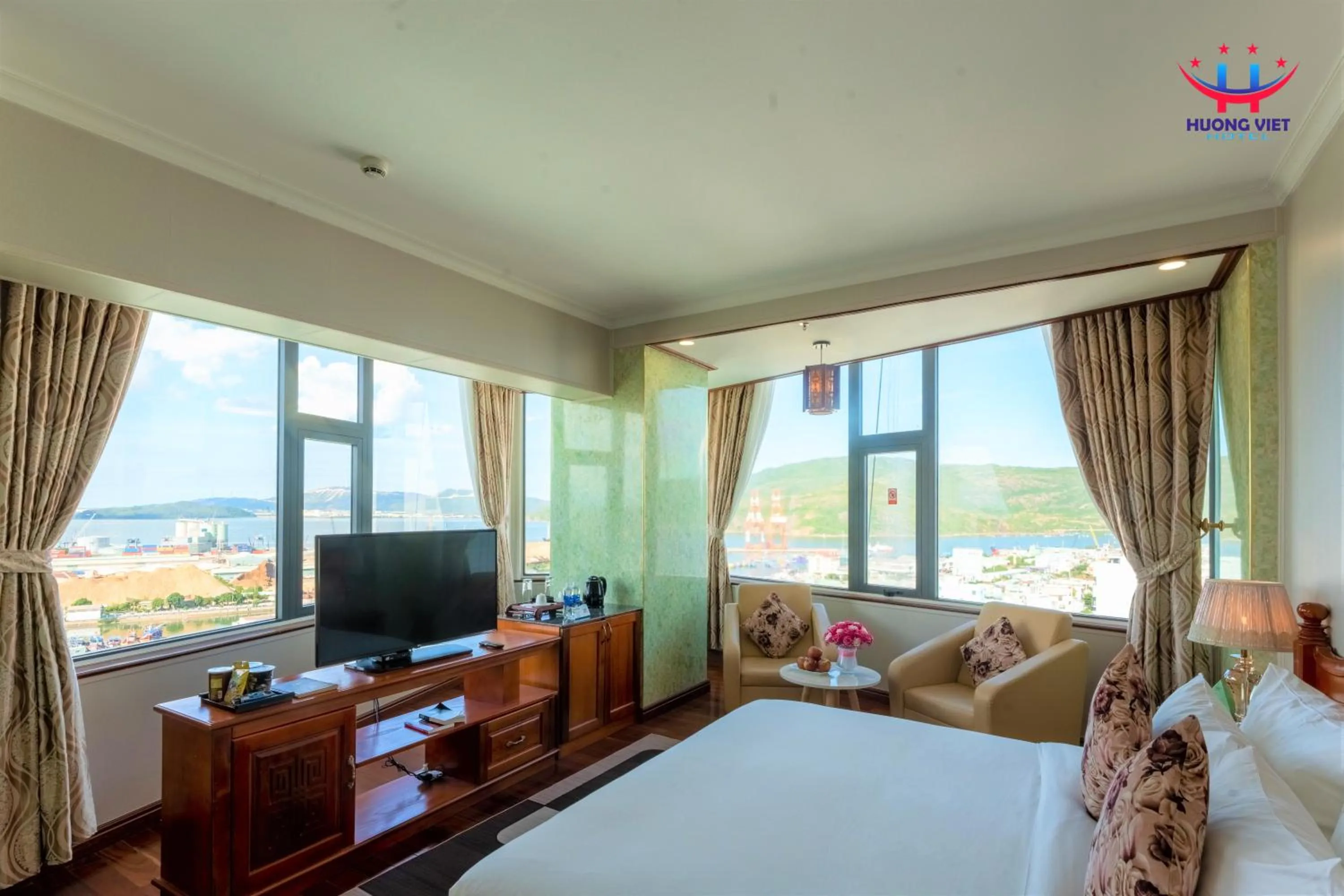 View (from property/room), Bed in Huong Viet Hotel Quy Nhon - Beachfront