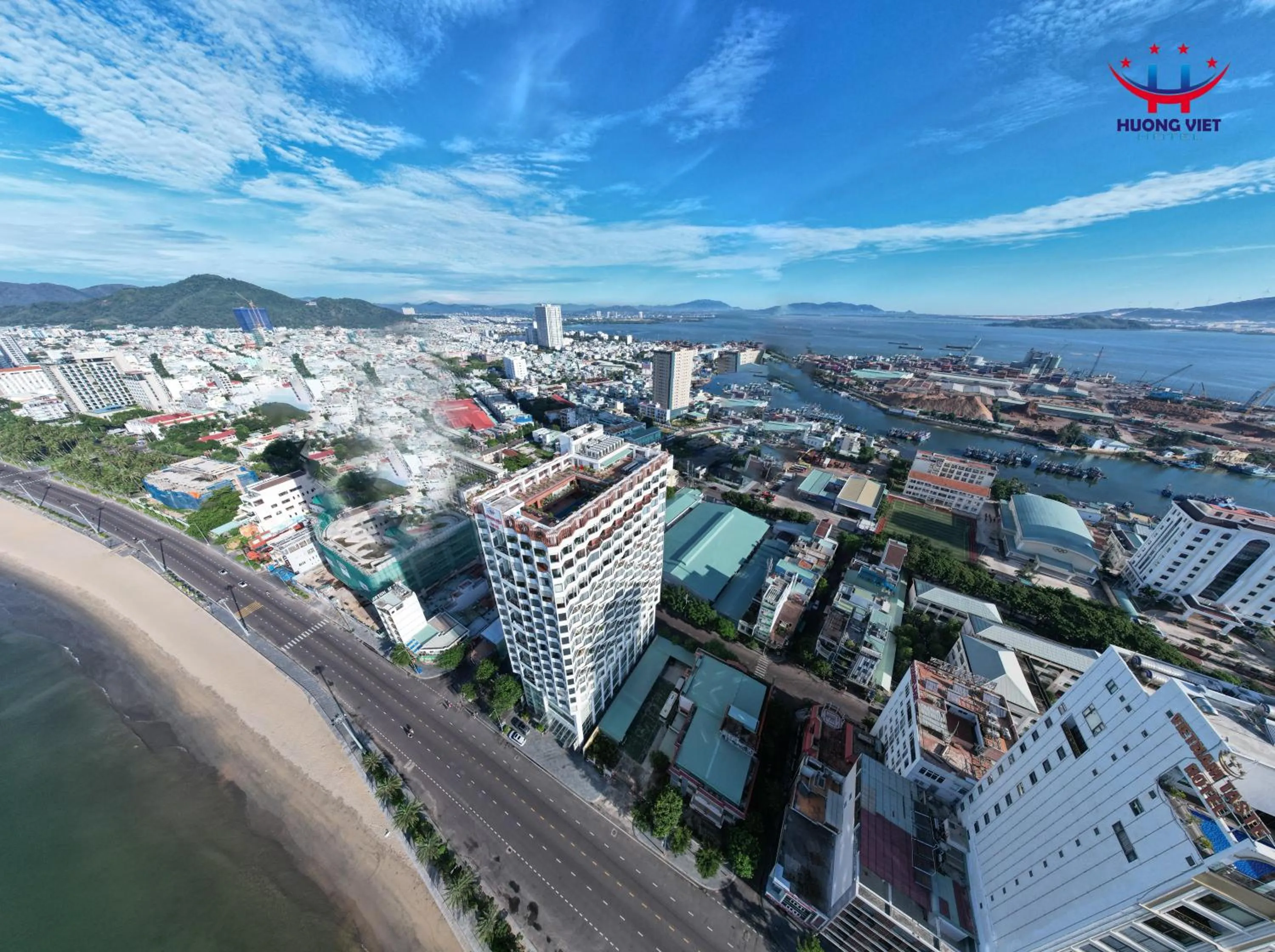 Property building in Huong Viet Hotel Quy Nhon - Beachfront