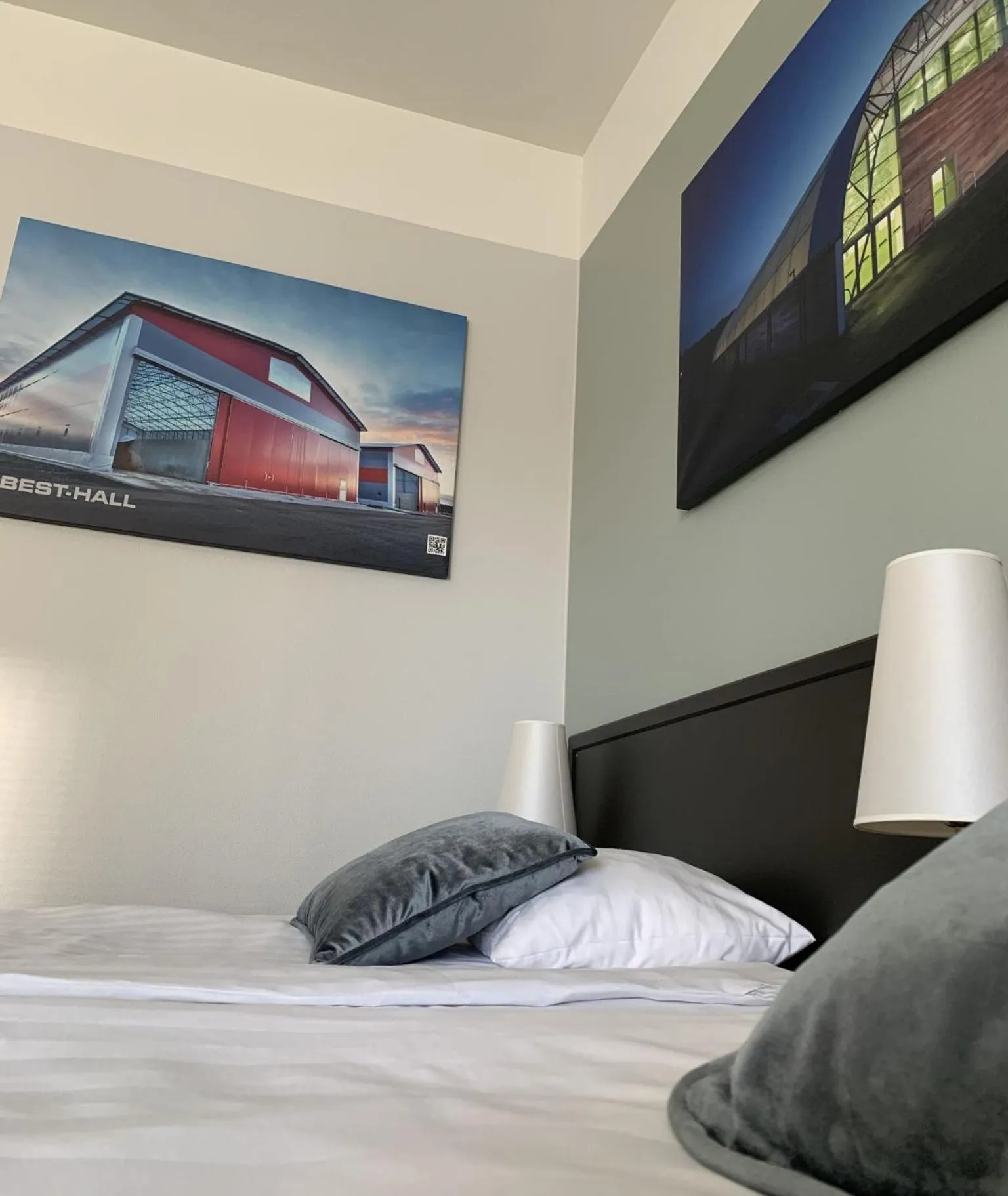 Communal lounge/ TV room, Bed in Hotel Kokkola