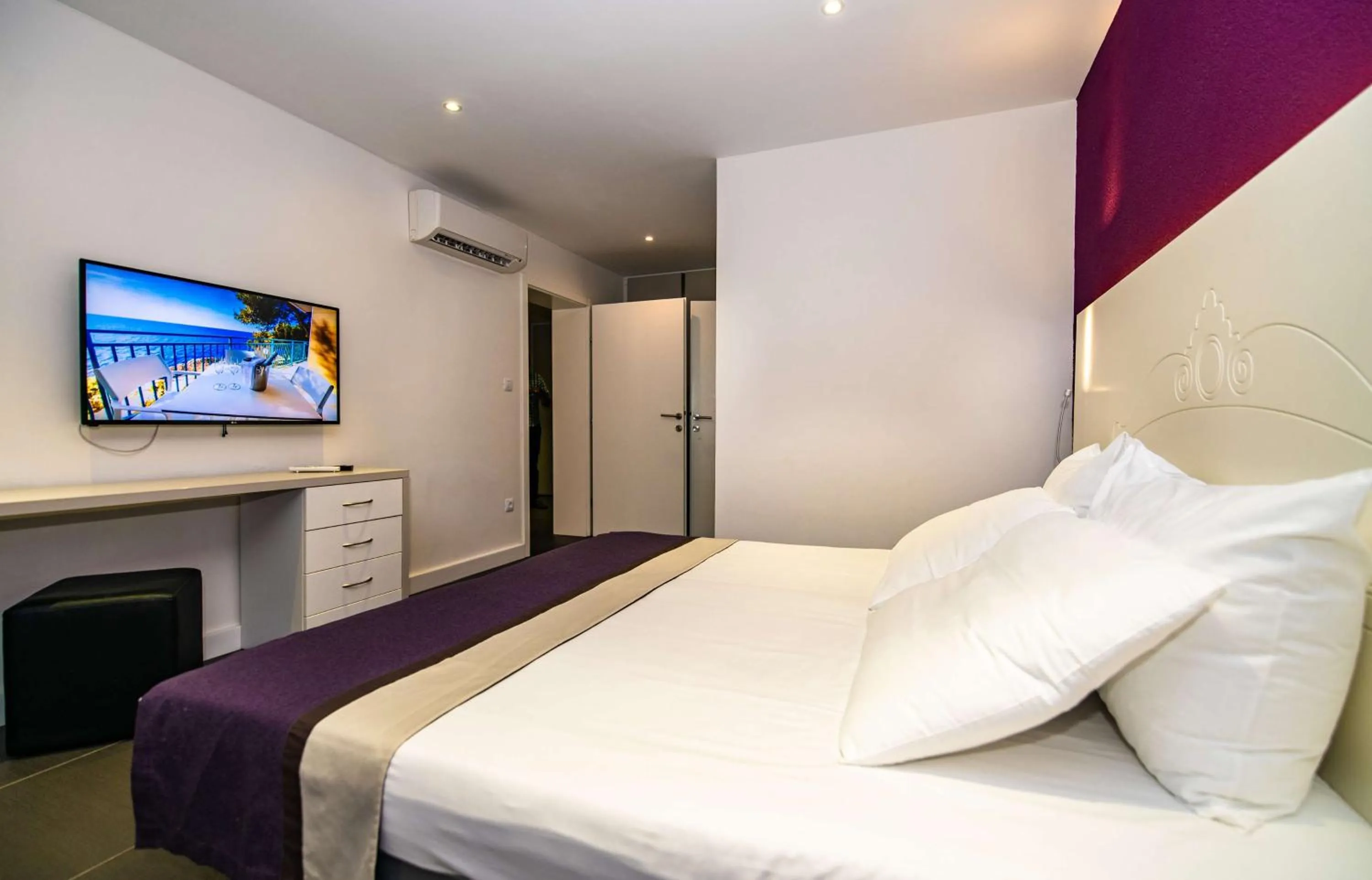 TV and multimedia, Bed in Park Plaza Verudela Pula