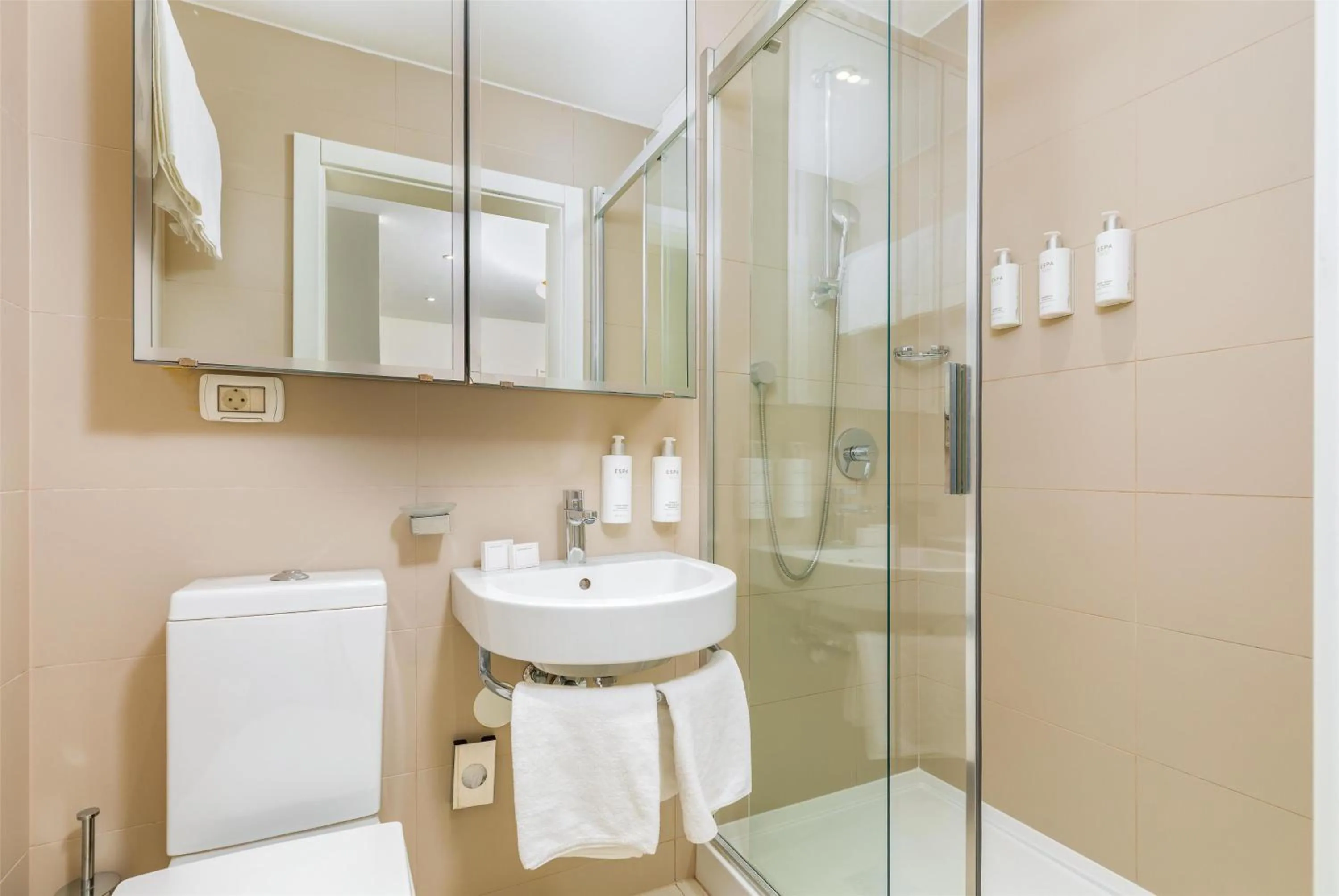 Bathroom in Park Plaza Verudela Pula