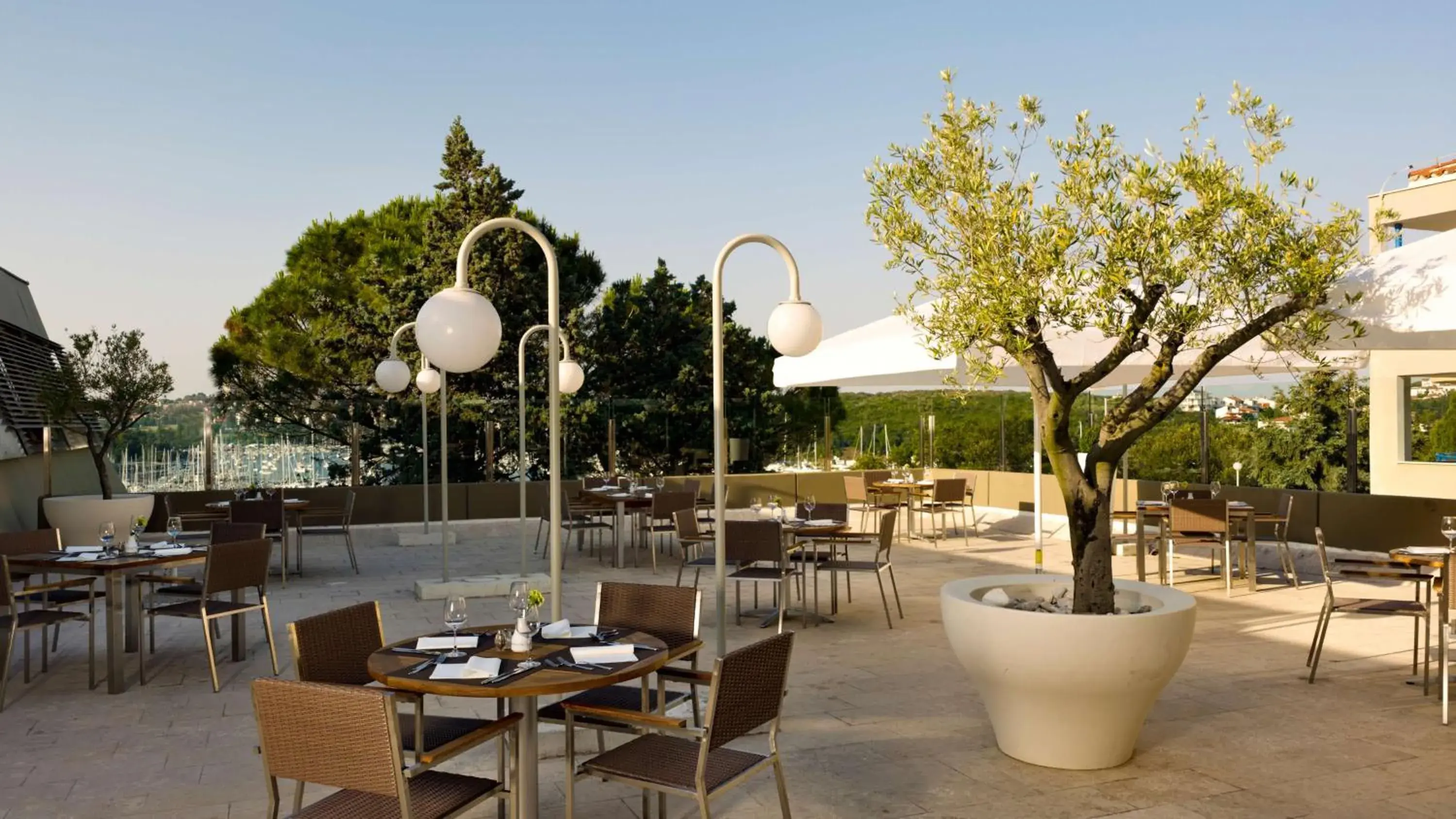 Restaurant/Places to Eat in Park Plaza Verudela Pula