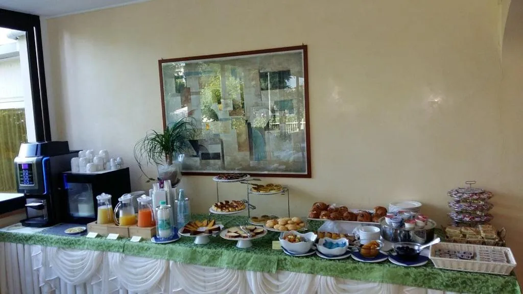 Breakfast in Hotel Pigalle