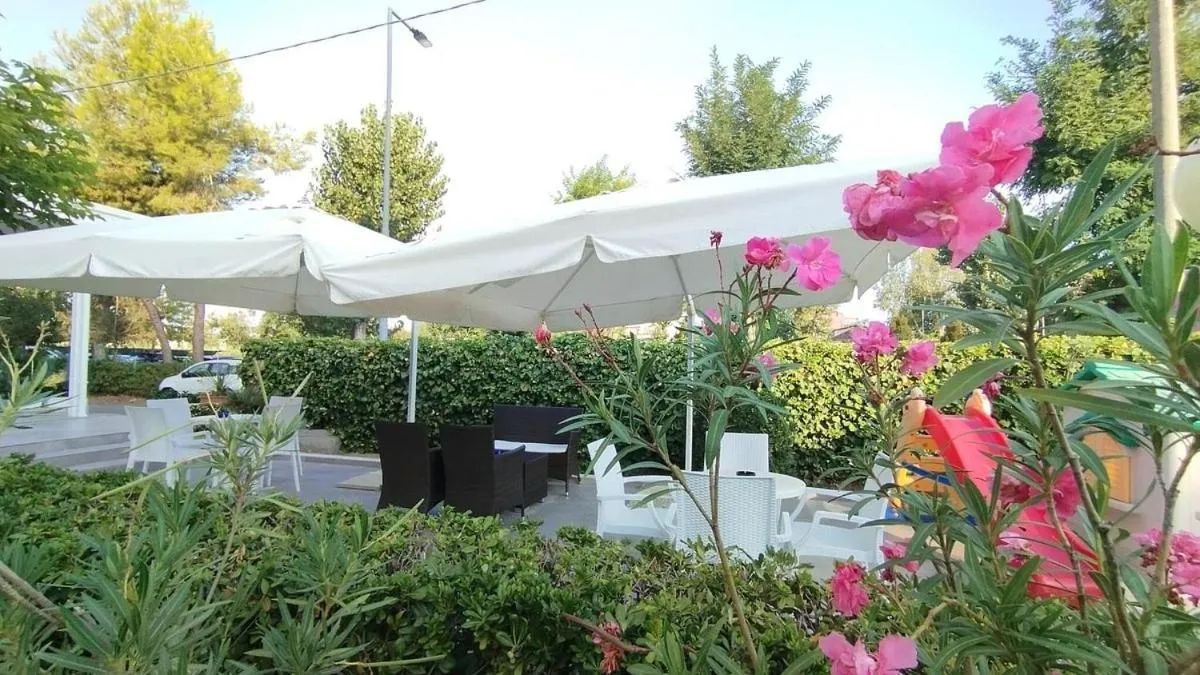 Garden in Hotel Pigalle