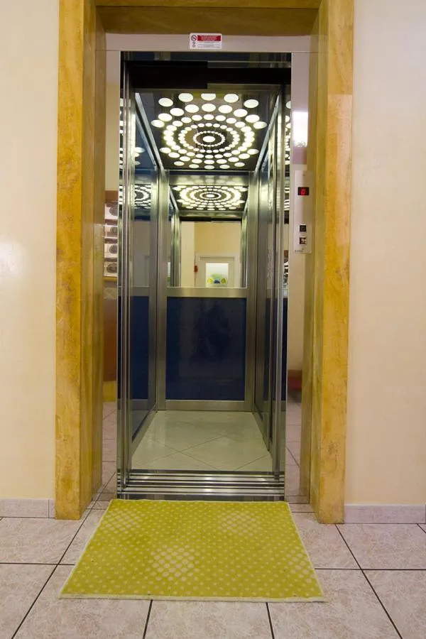 Area and facilities in Hotel Pigalle