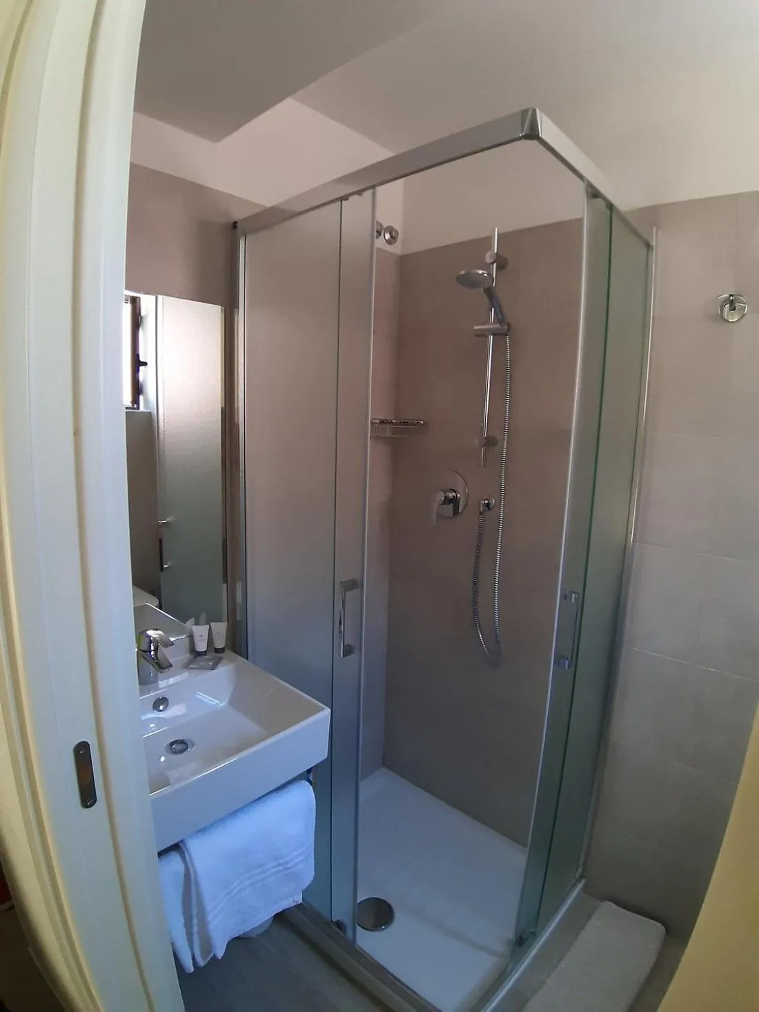 Bathroom in Hotel Pigalle