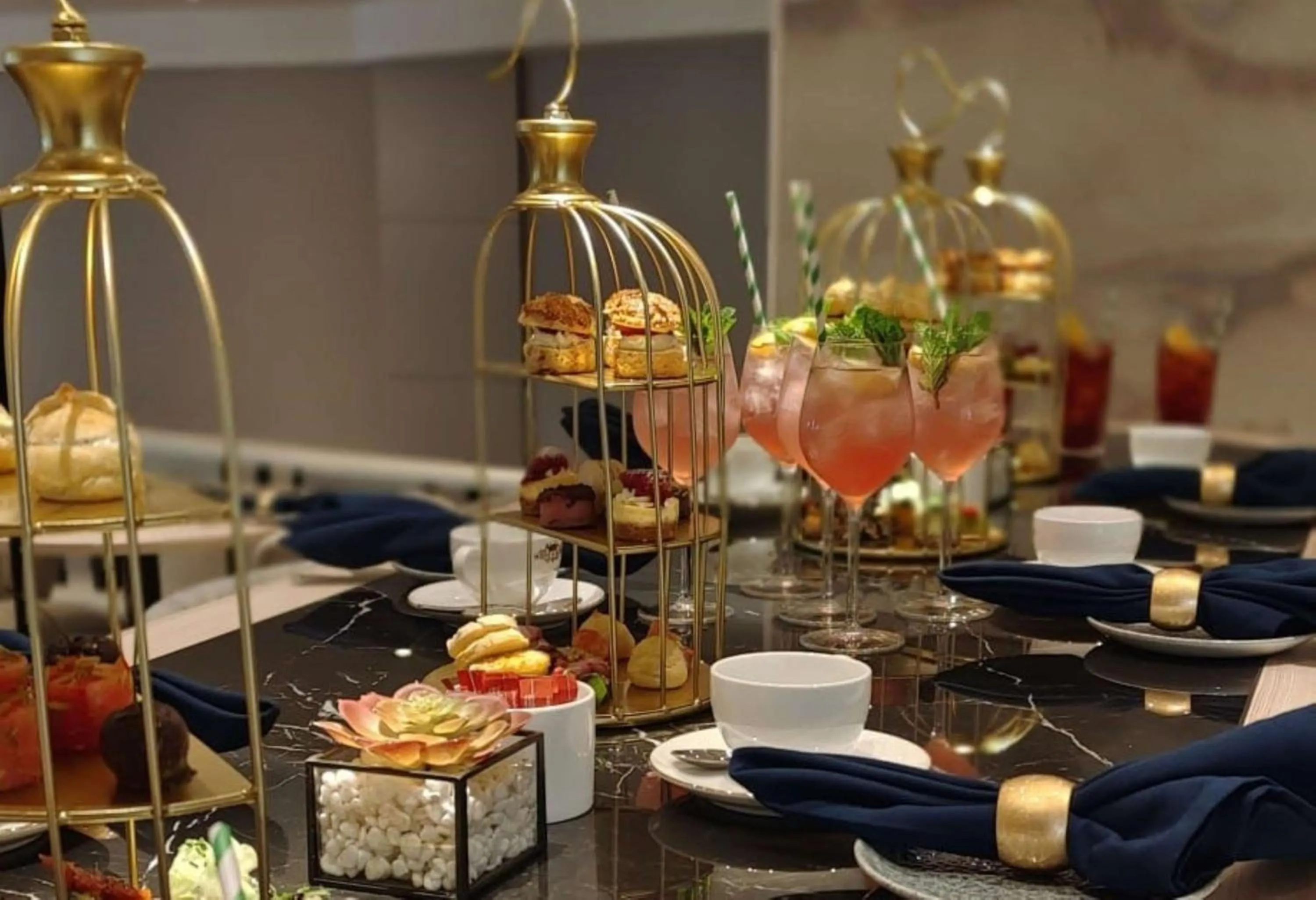 Dining area in Hilton London Croydon